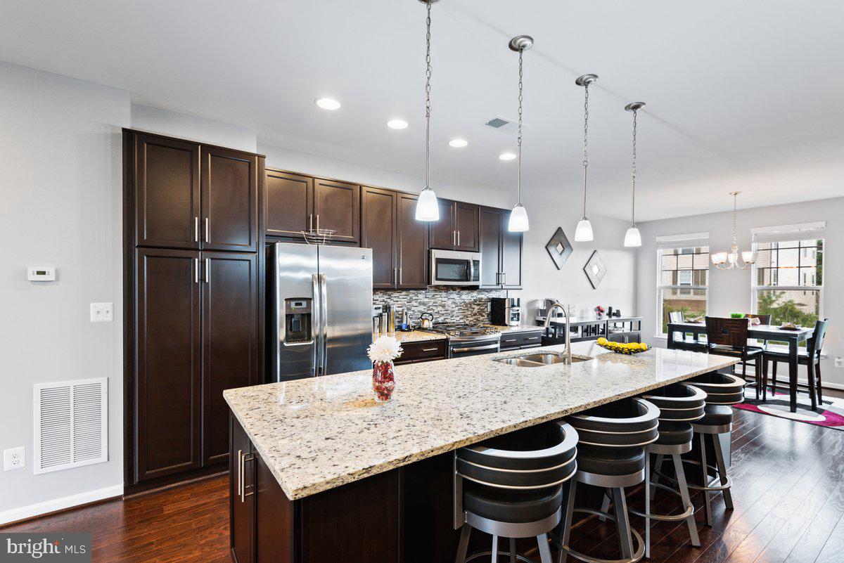 VICTORY LAKES - Residential