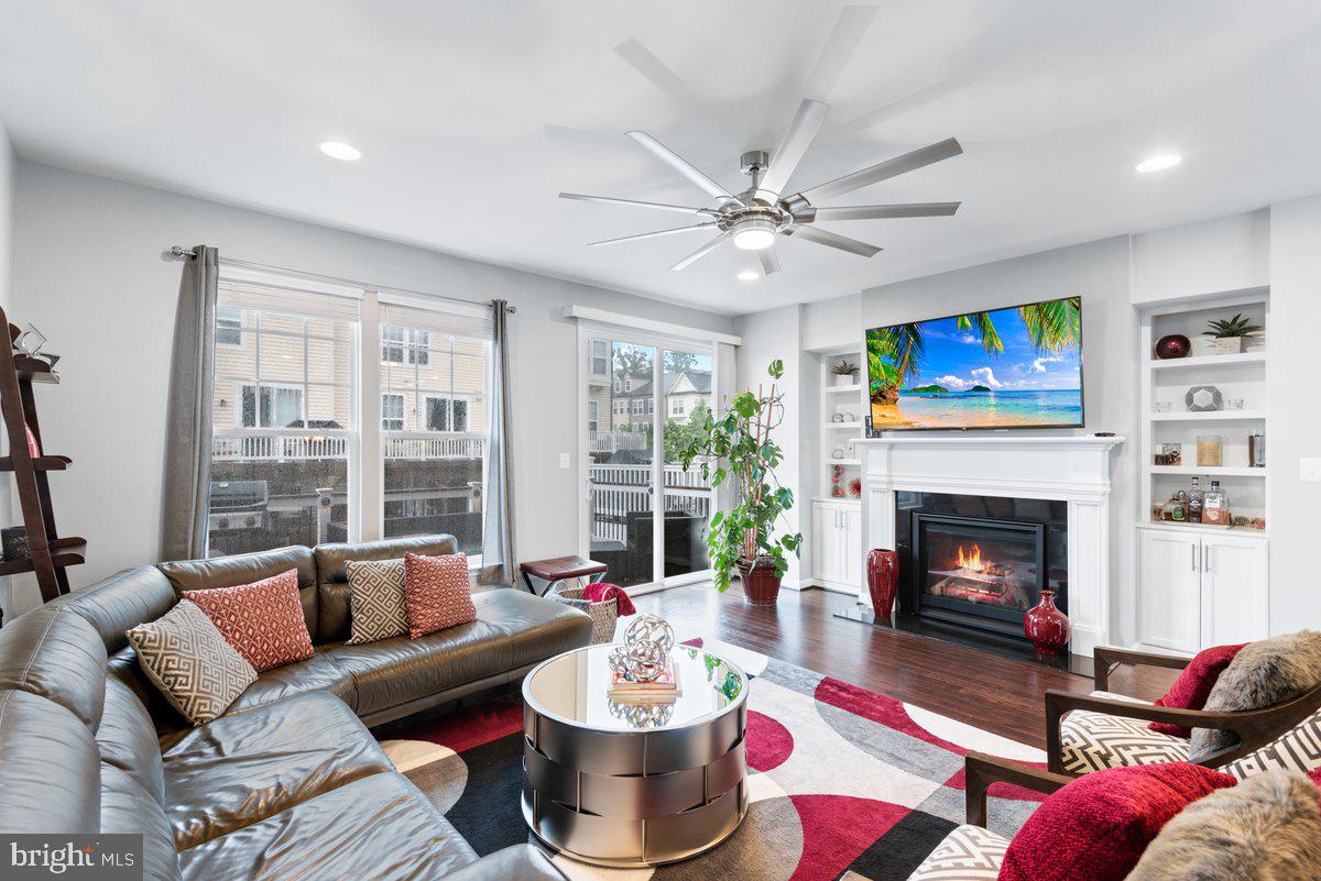 VICTORY LAKES - Residential