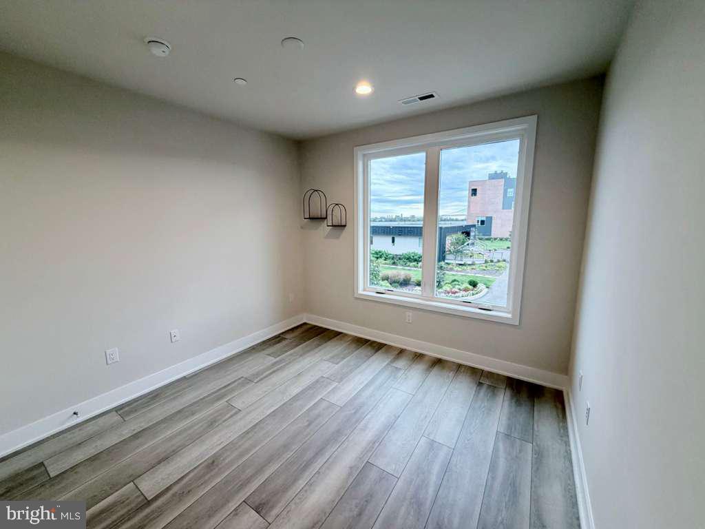 NORTHBANK - Residential