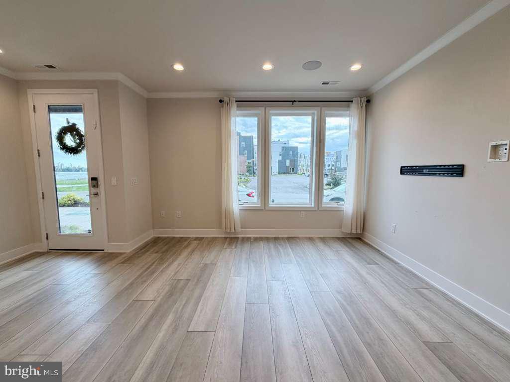 NORTHBANK - Residential