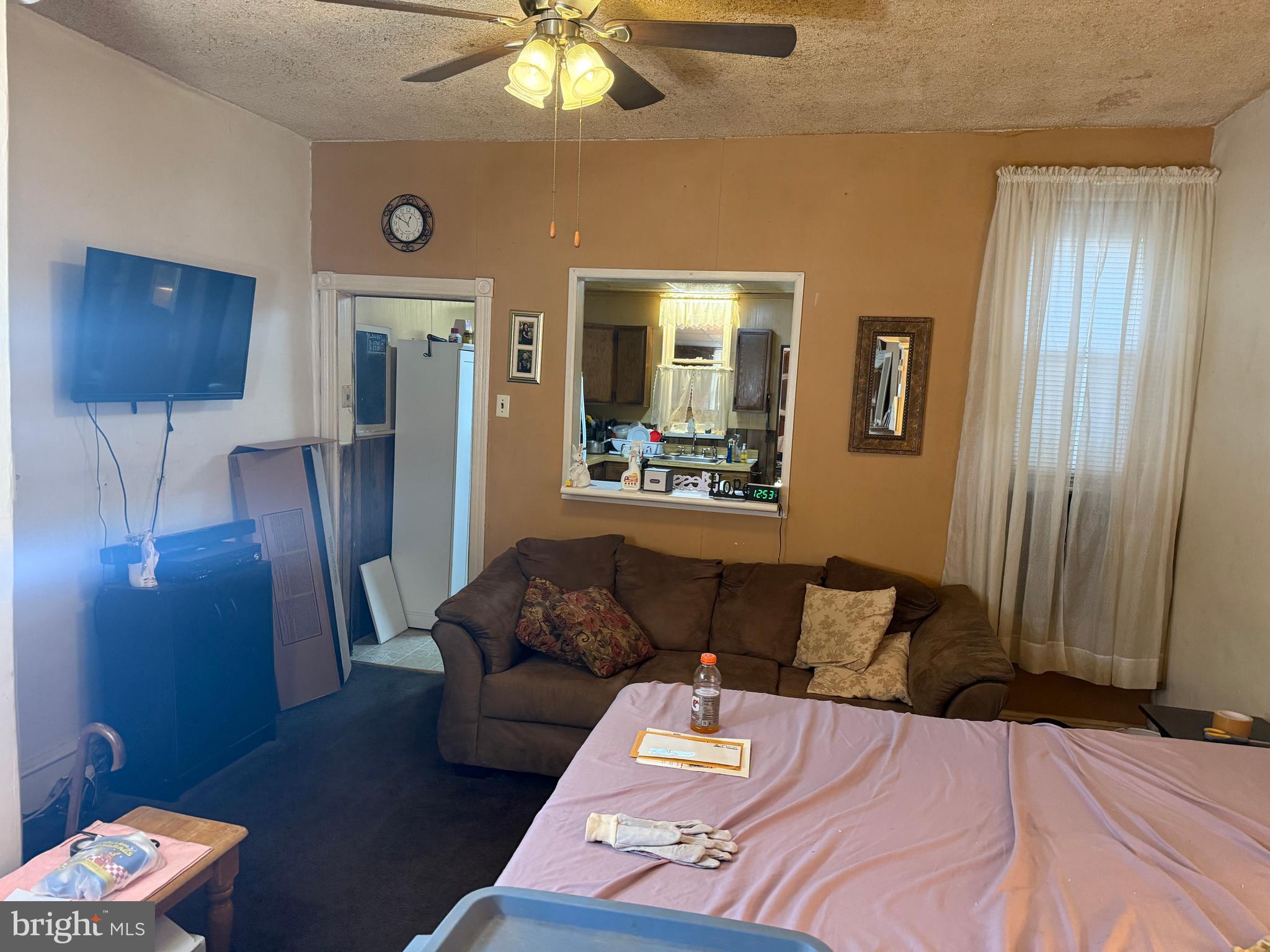 827 E CORNWALL STREET