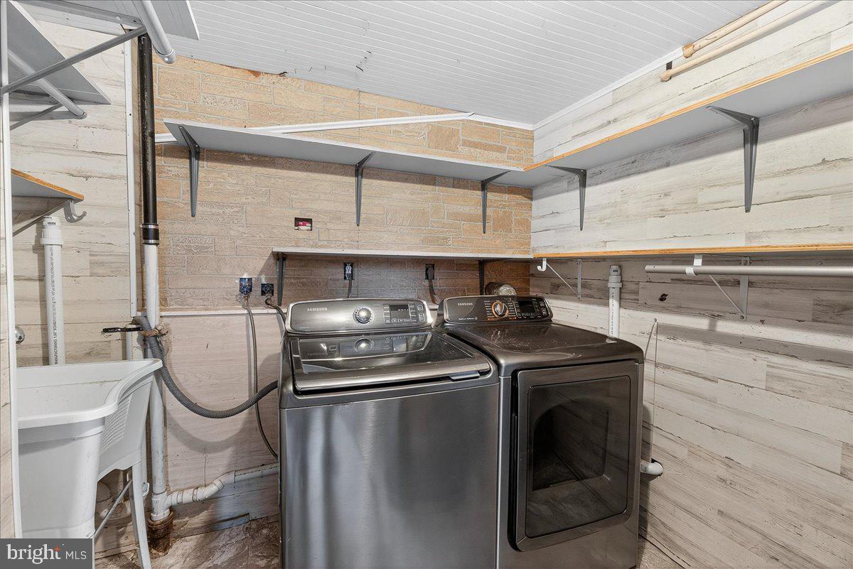 HILLCREST ORCHARDS - Residential