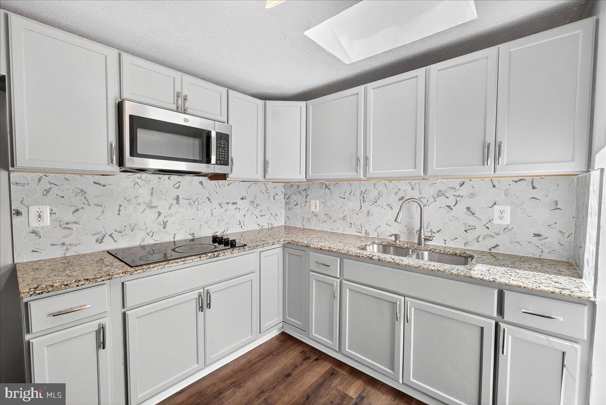 HILLCREST ORCHARDS - Residential