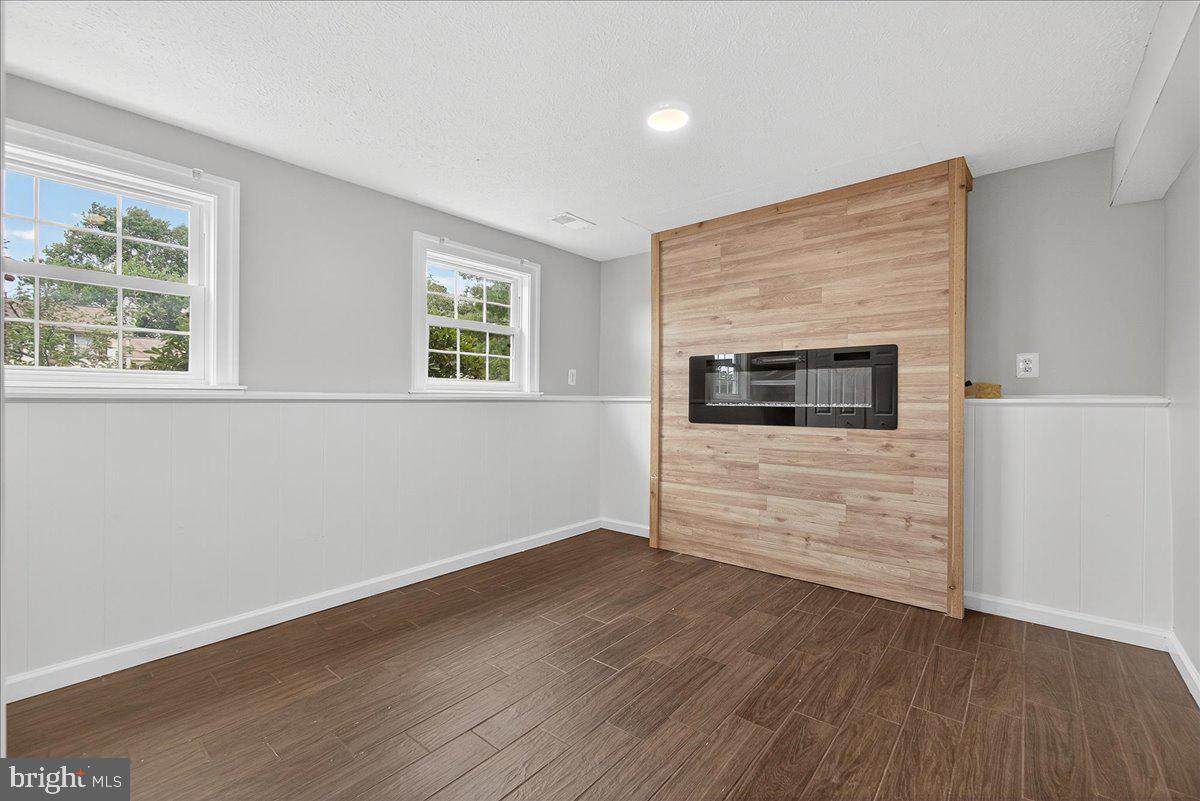 HILLCREST ORCHARDS - Residential