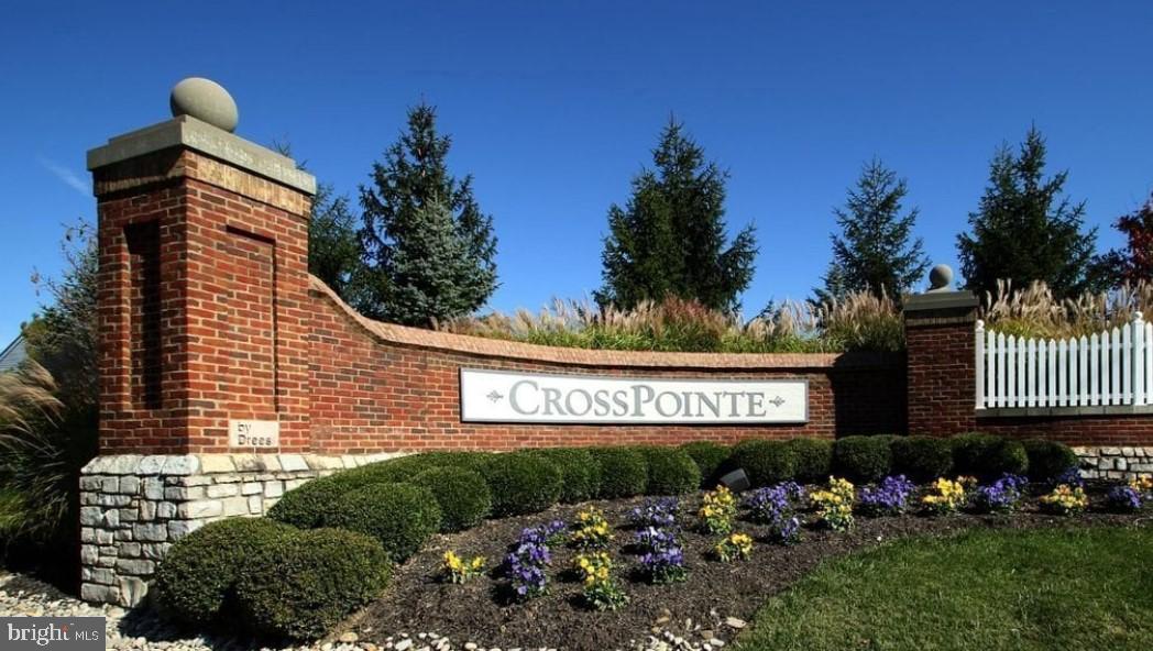 CROSSPOINTE - Residential