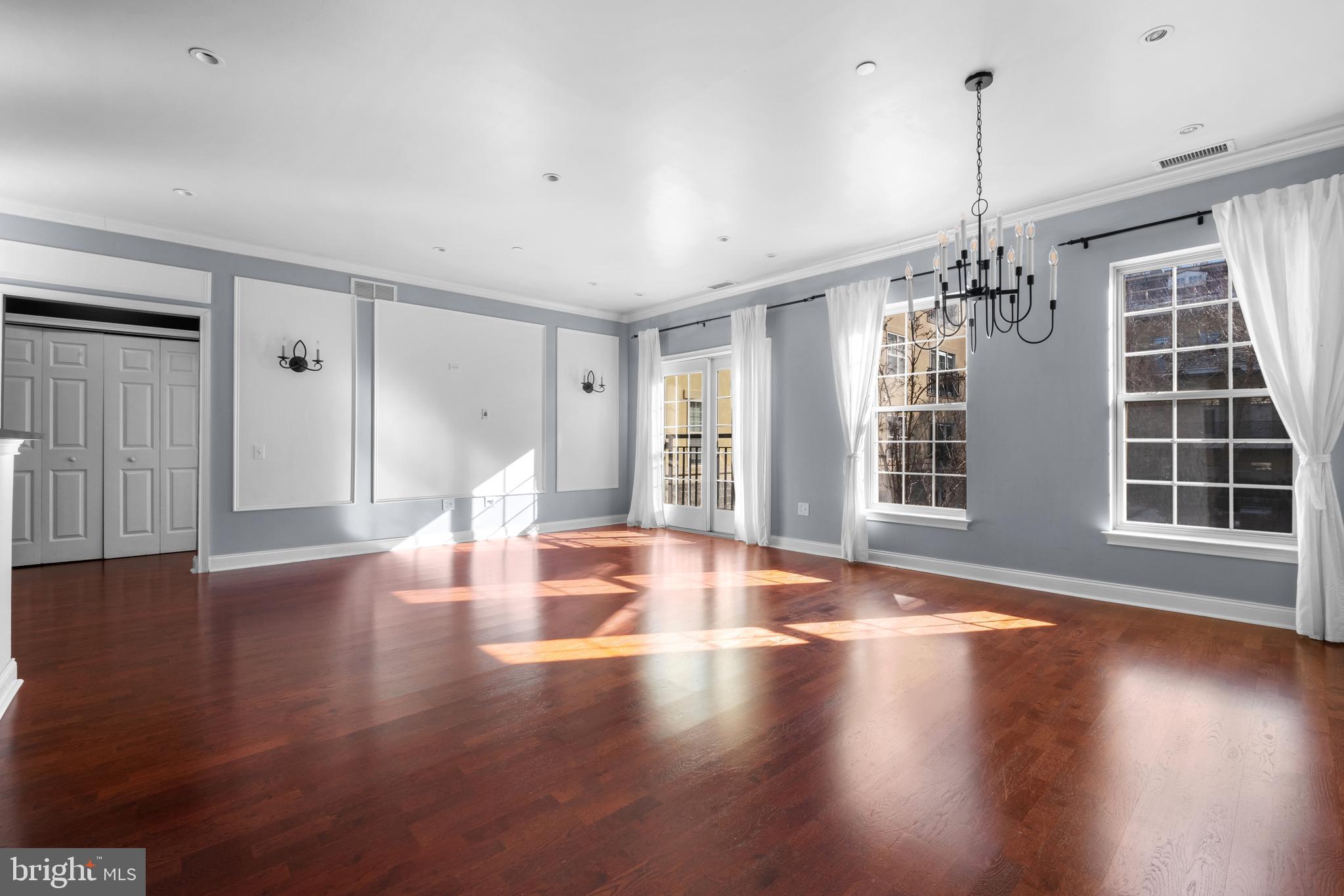 NAVAL SQUARE - Residential