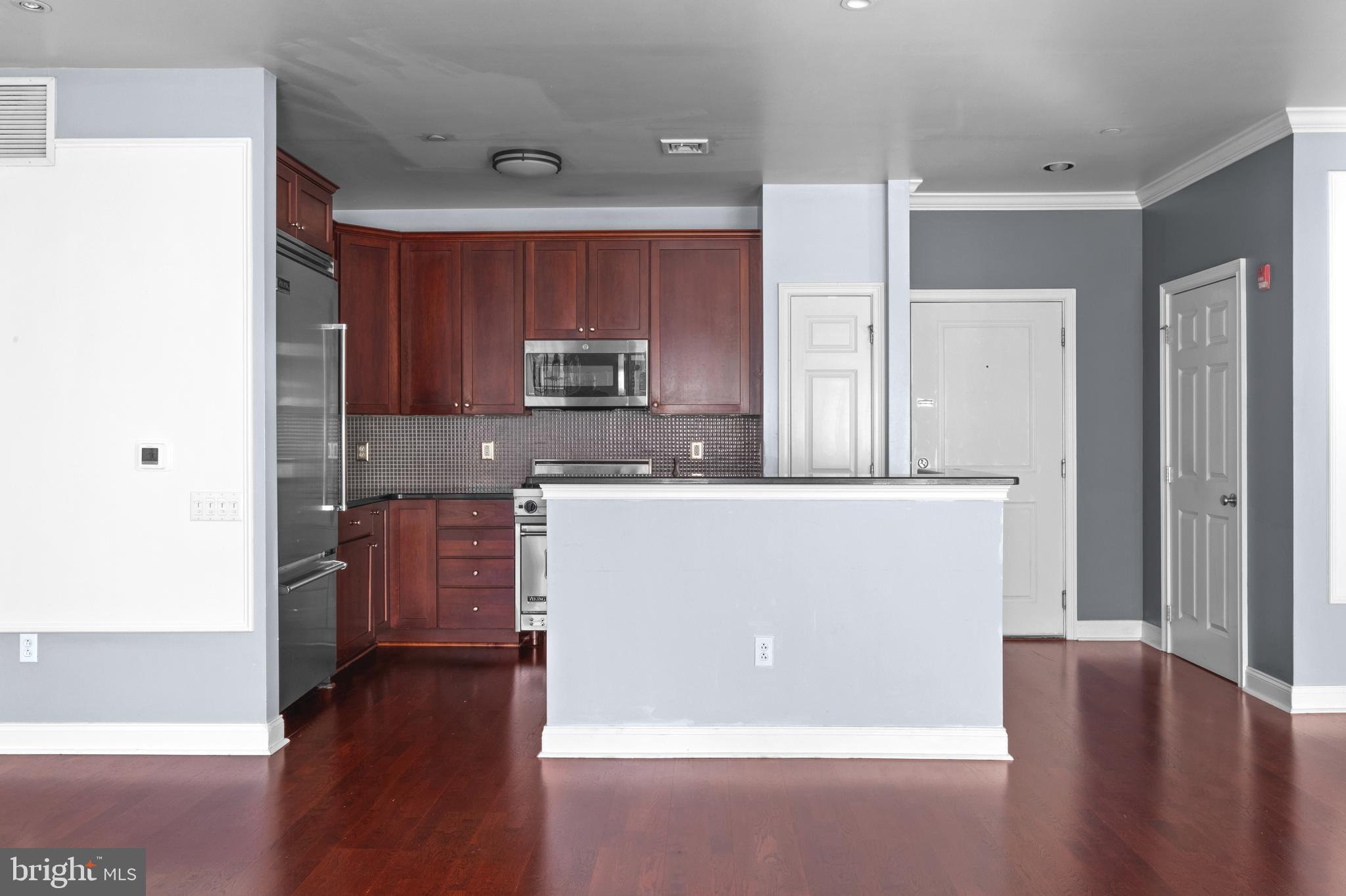 NAVAL SQUARE - Residential