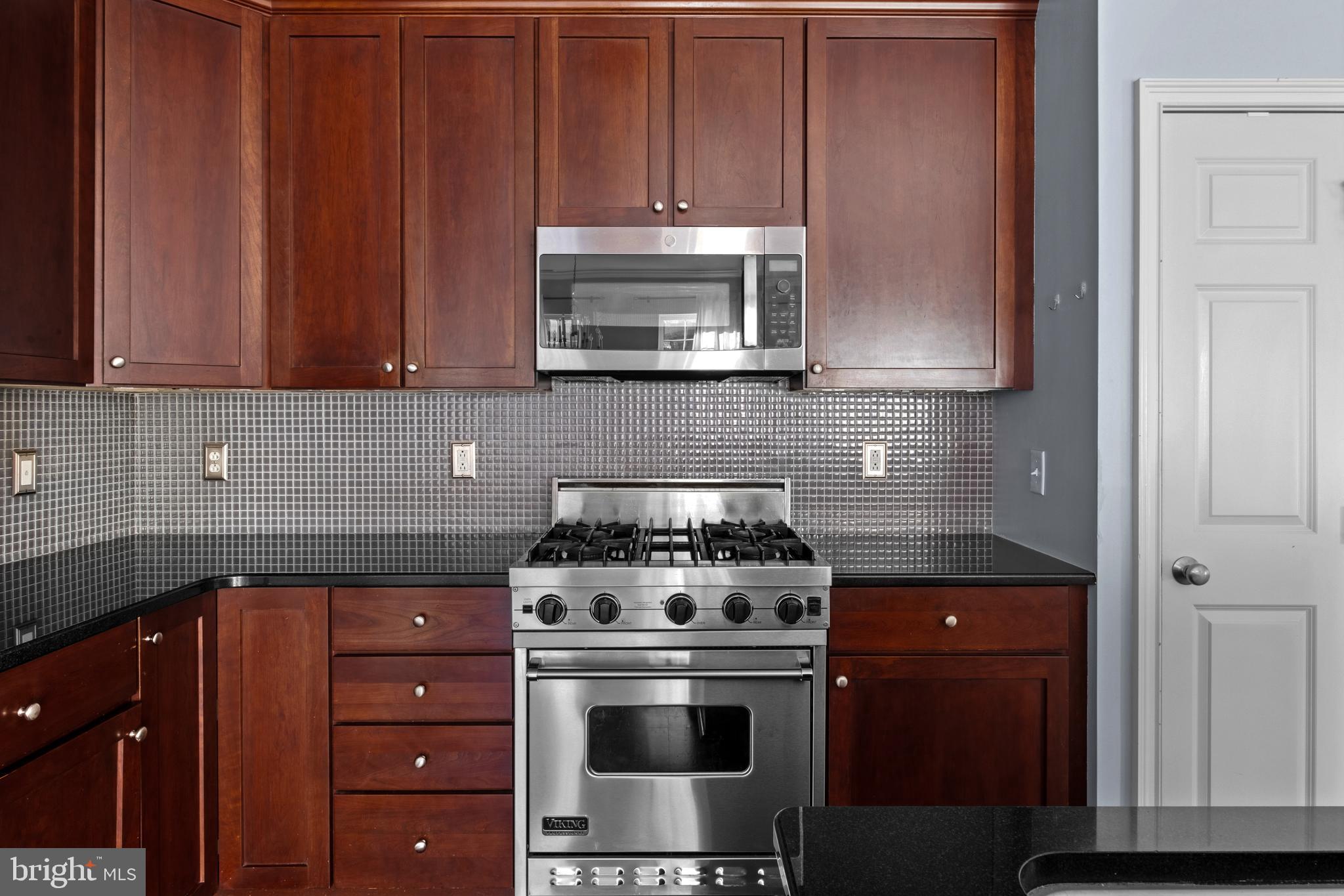 NAVAL SQUARE - Residential