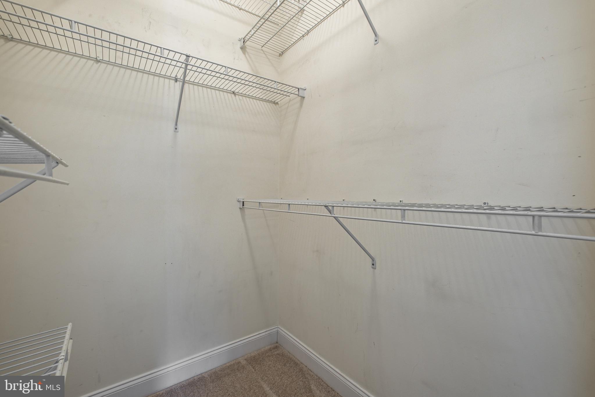 NAVAL SQUARE - Residential