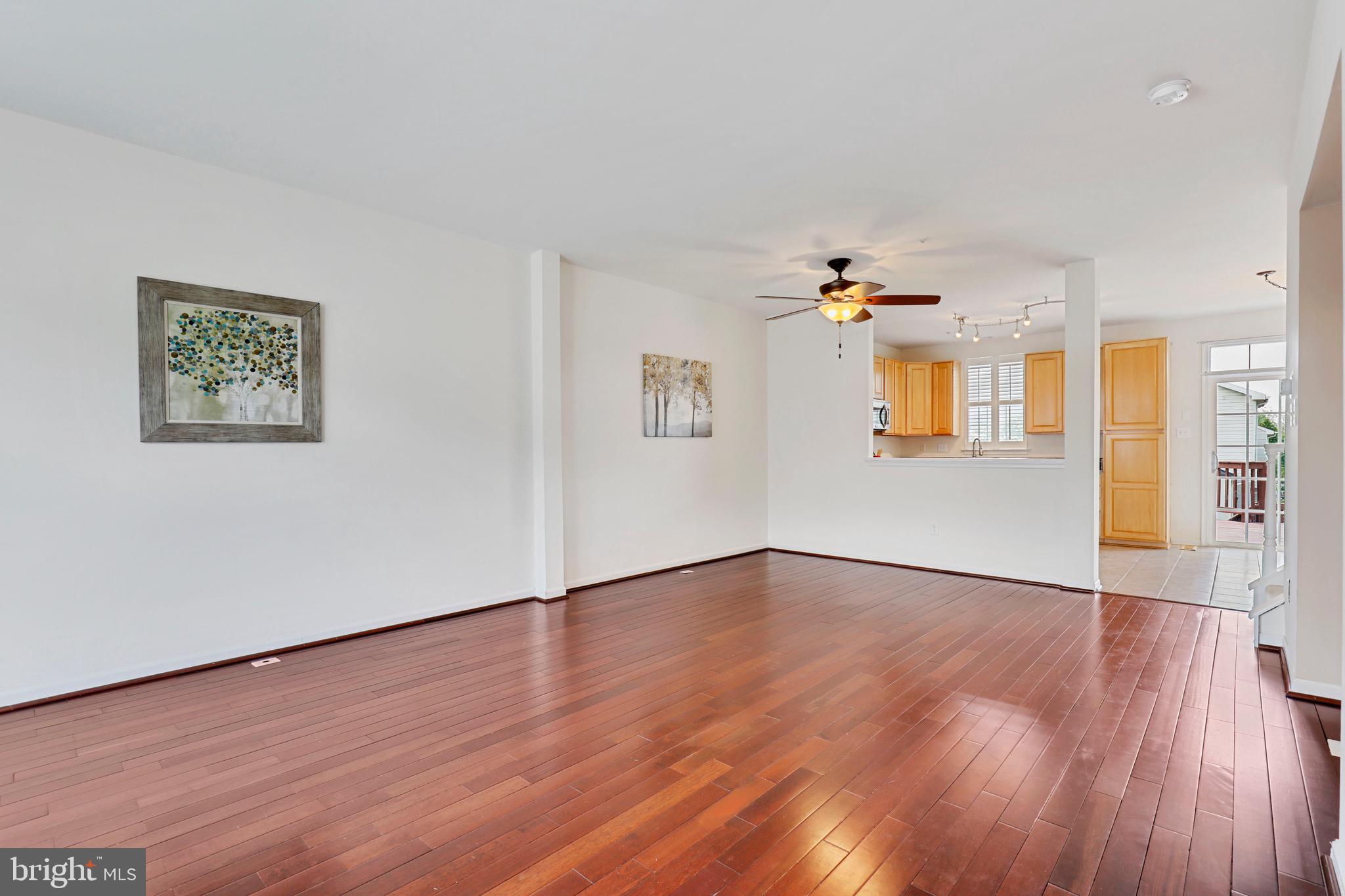 COUNTRY WALK - Residential