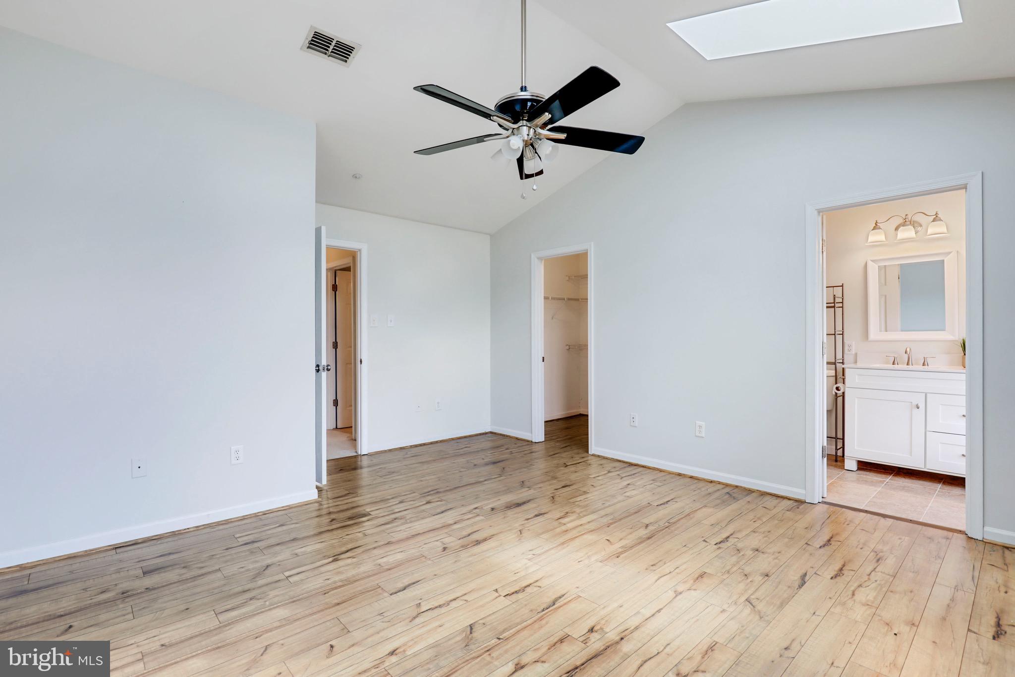 COUNTRY WALK - Residential