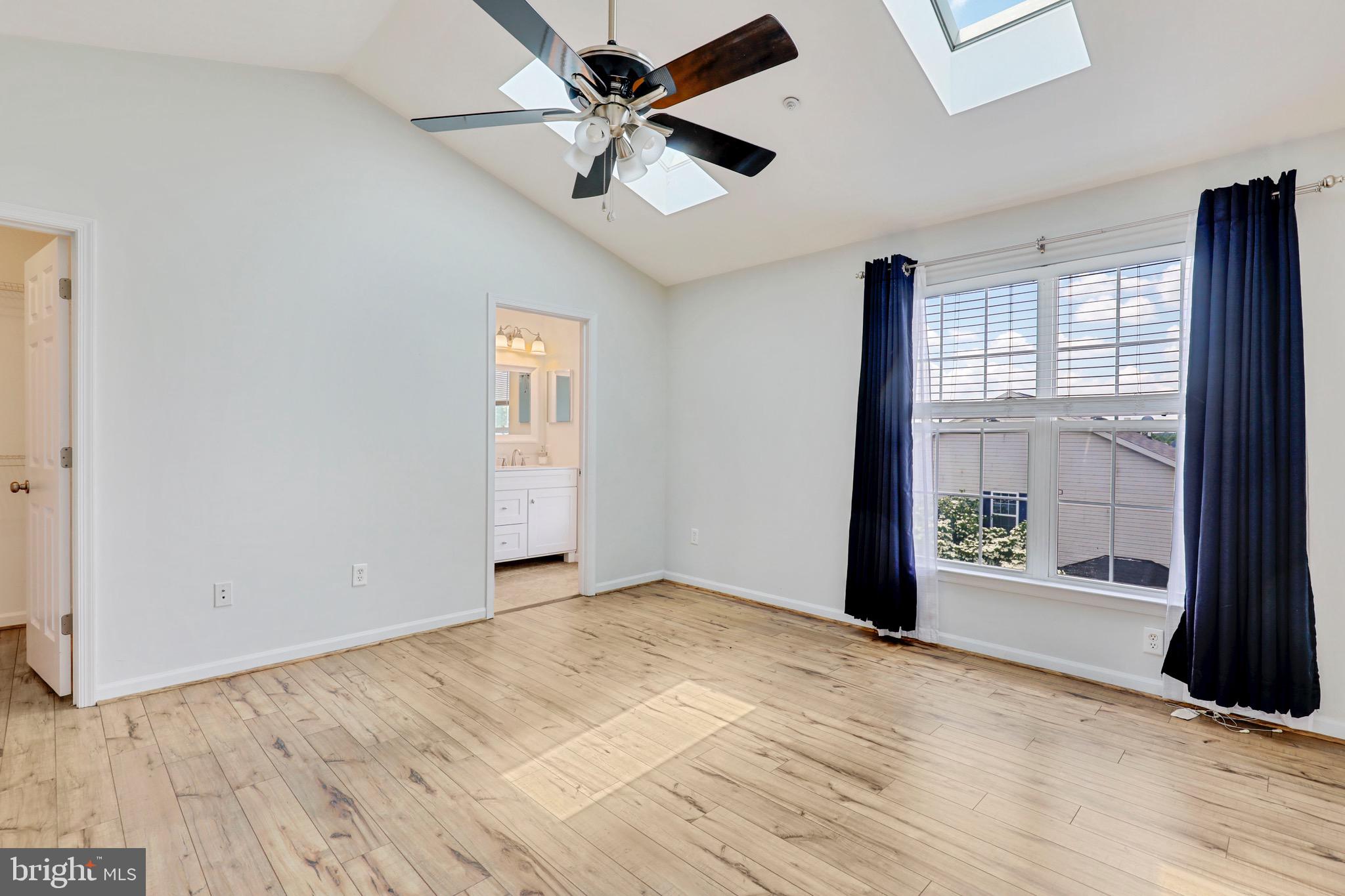 COUNTRY WALK - Residential