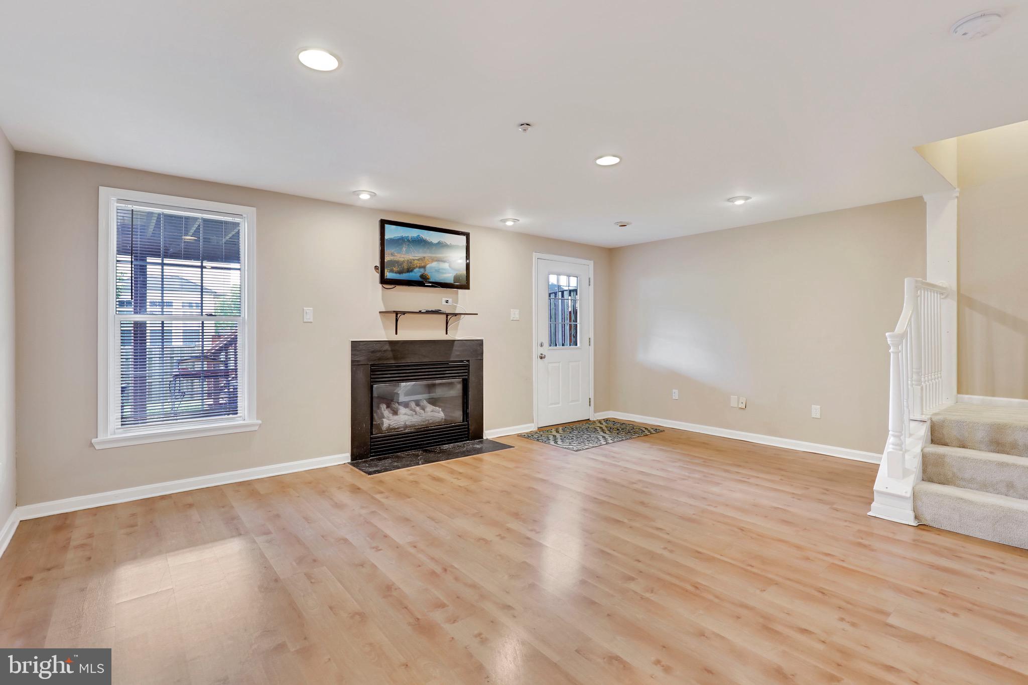 COUNTRY WALK - Residential