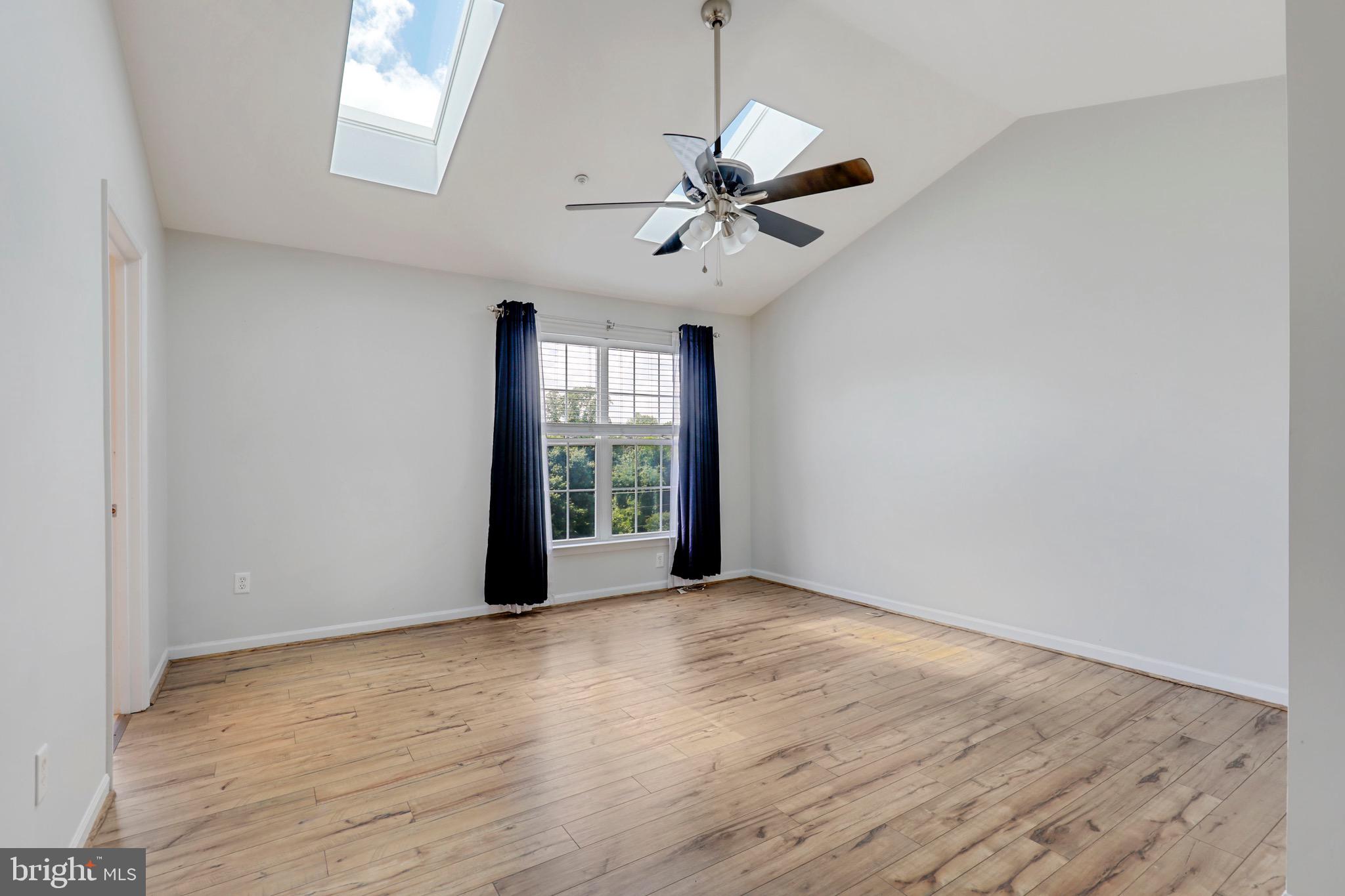 COUNTRY WALK - Residential