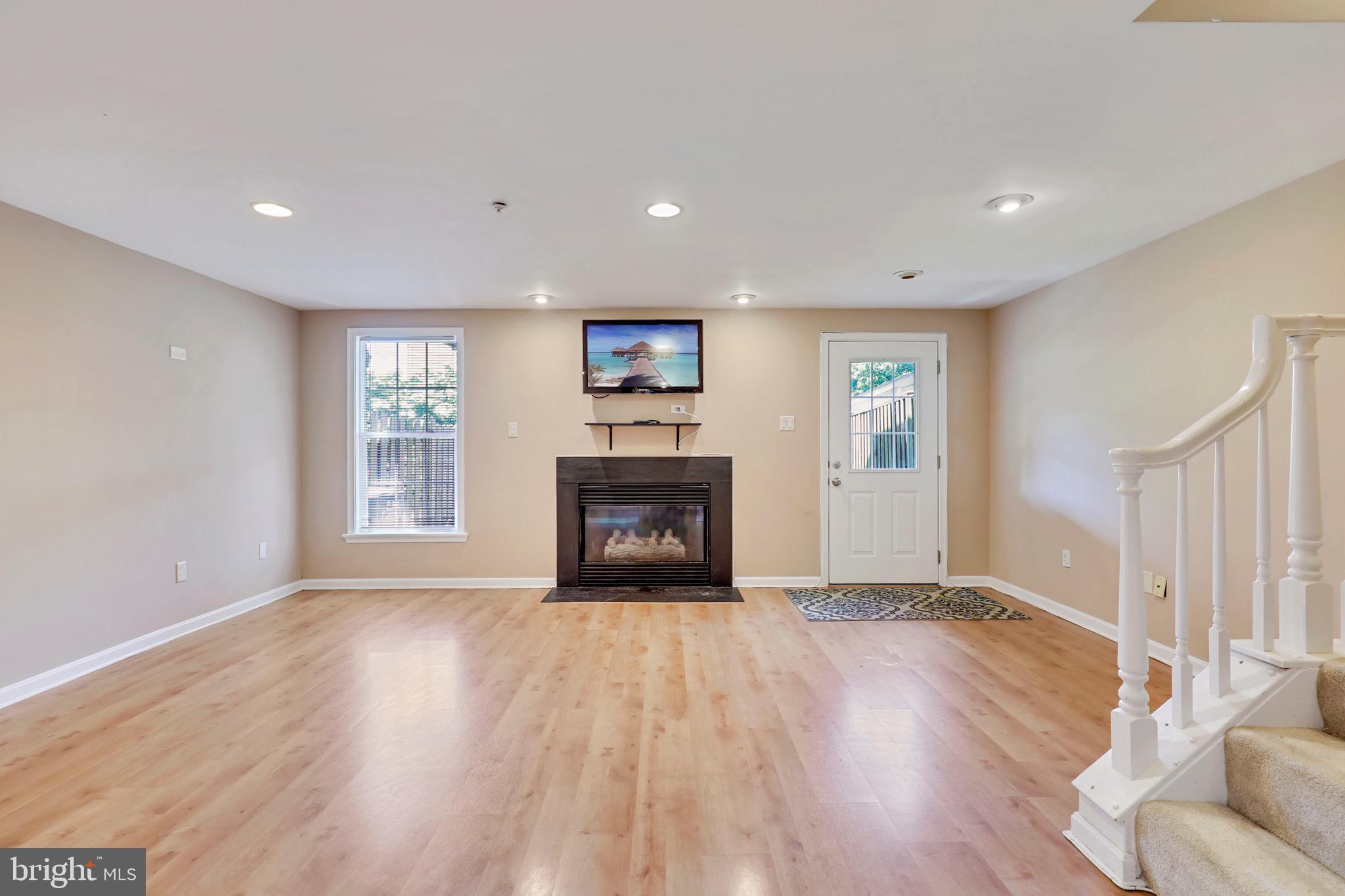 COUNTRY WALK - Residential