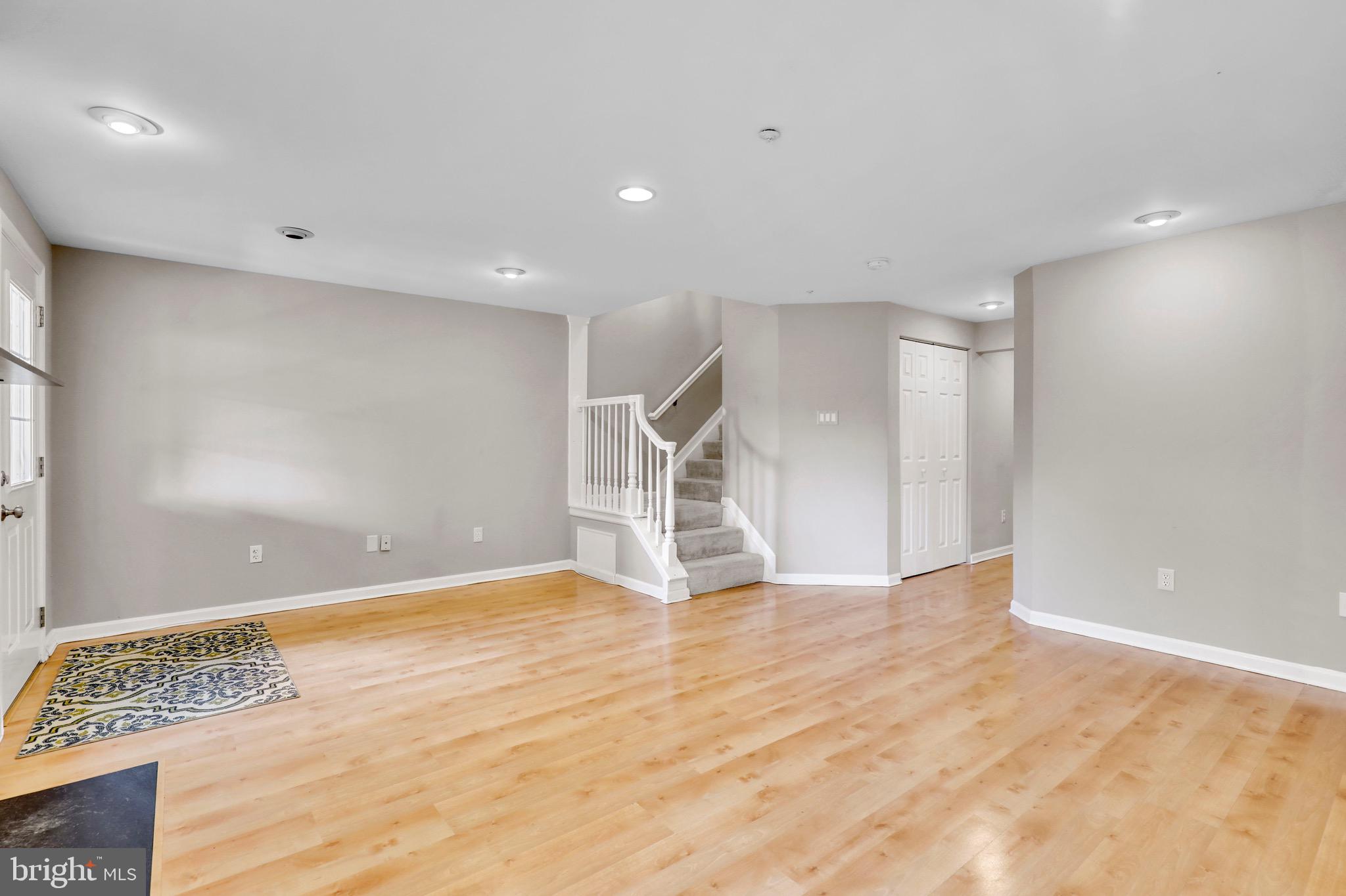 COUNTRY WALK - Residential