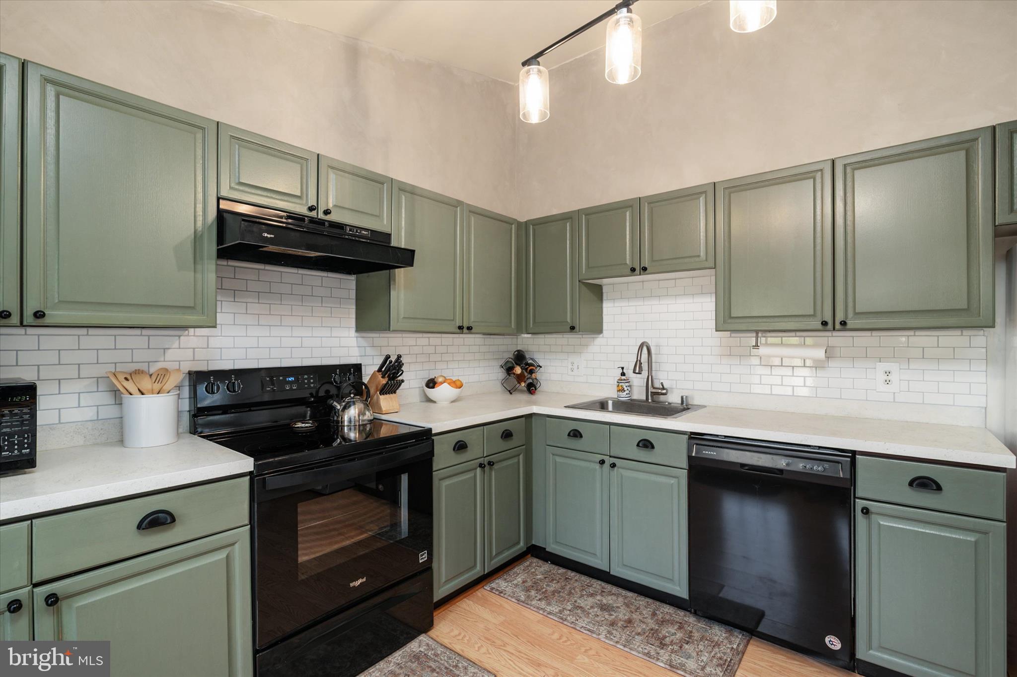 MARINERS POINT - Residential