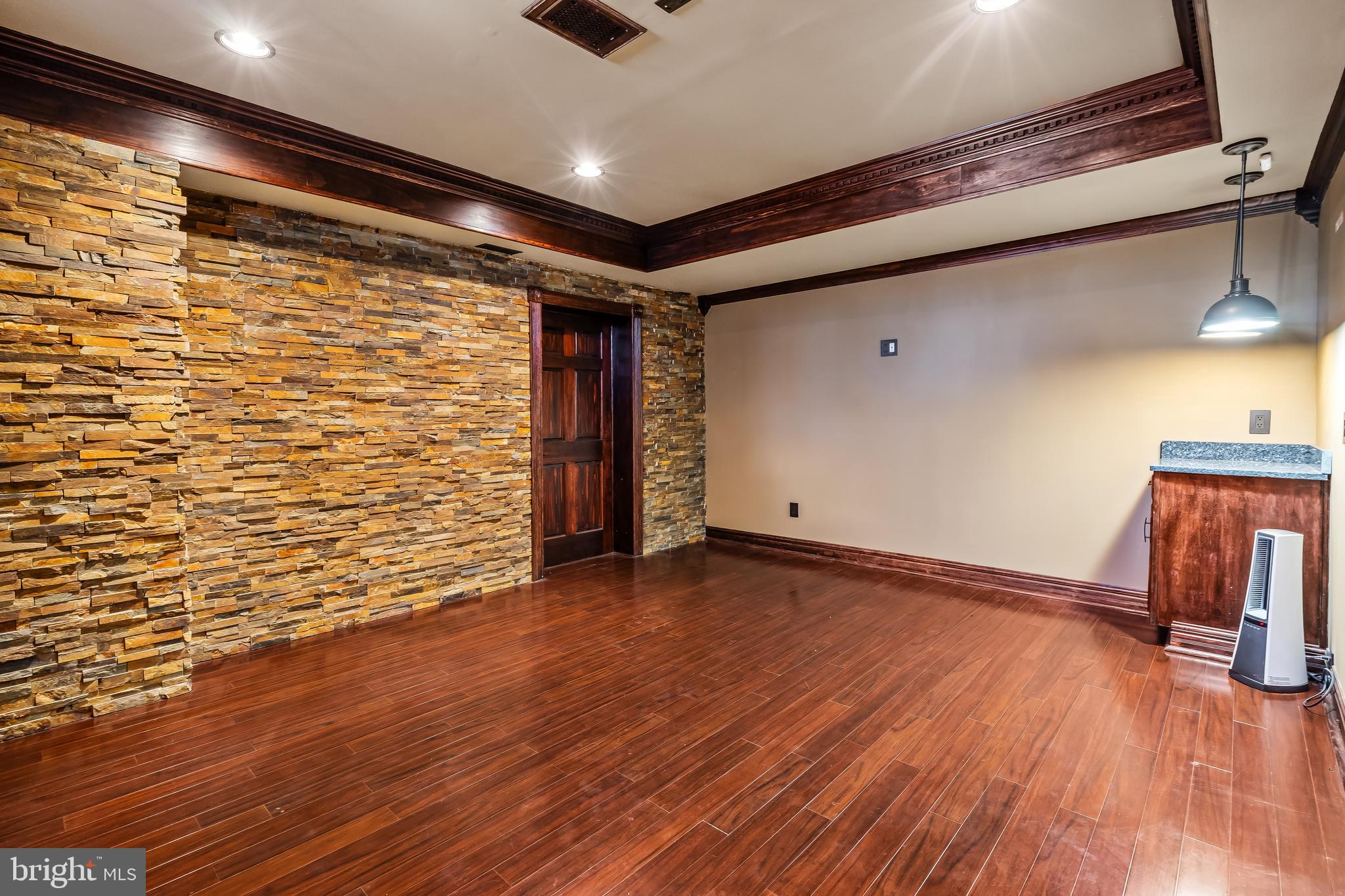 CATHARPIN VALLEY - Residential Lease