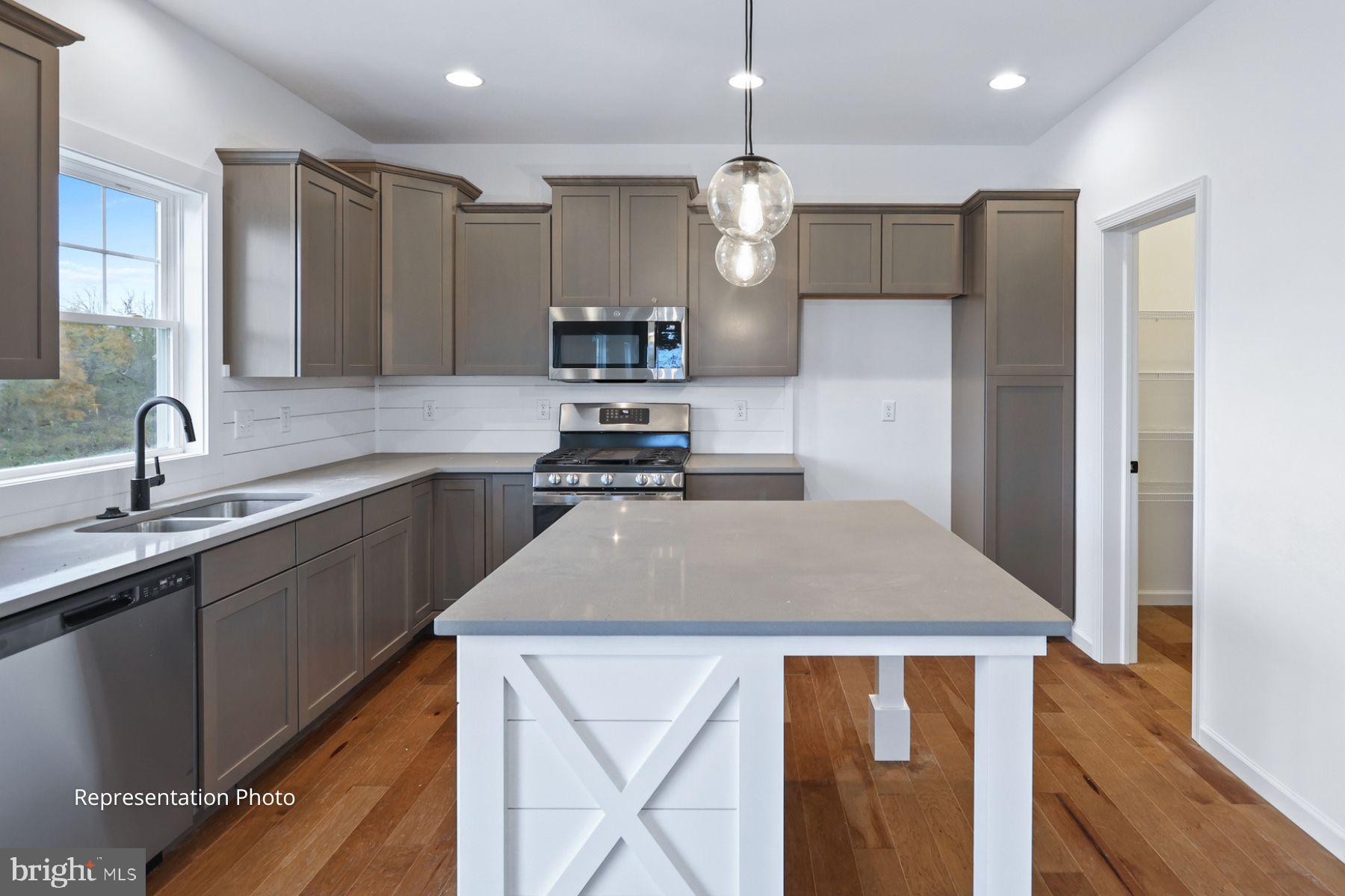 STRATHFORD MEADOWS - Residential