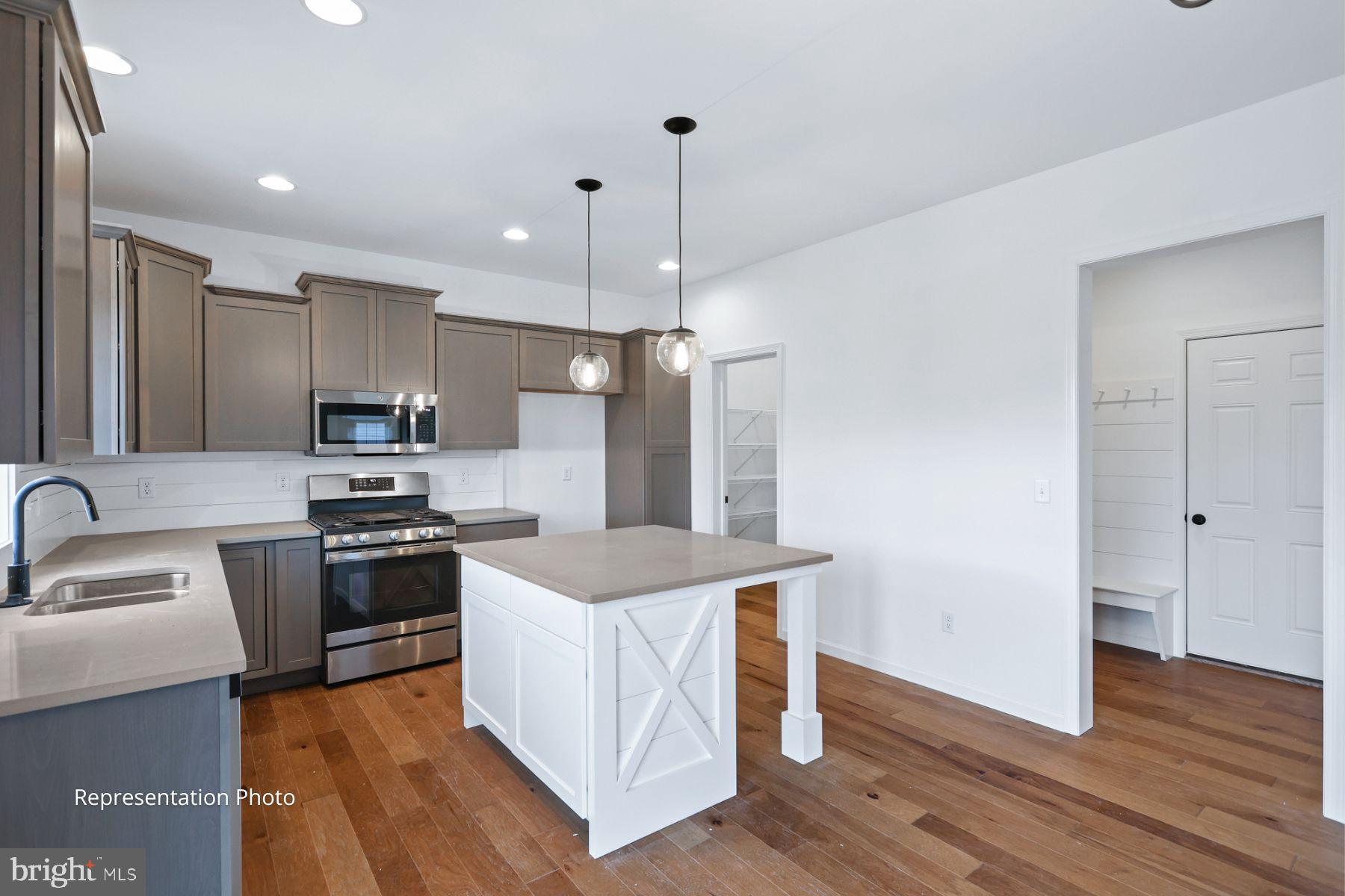 STRATHFORD MEADOWS - Residential