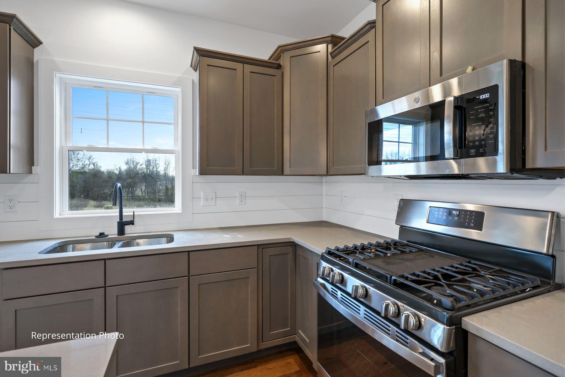 STRATHFORD MEADOWS - Residential