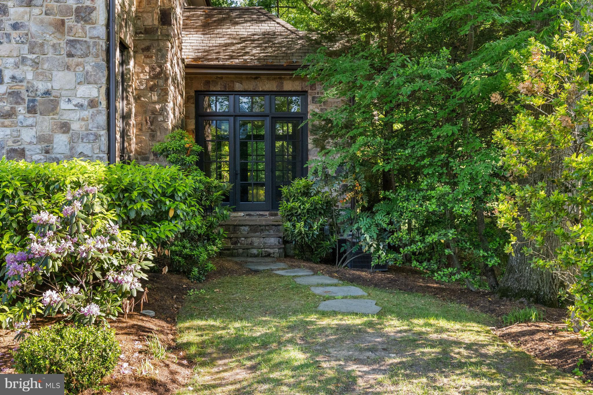 COUNTRY CLUB HILLS - Residential