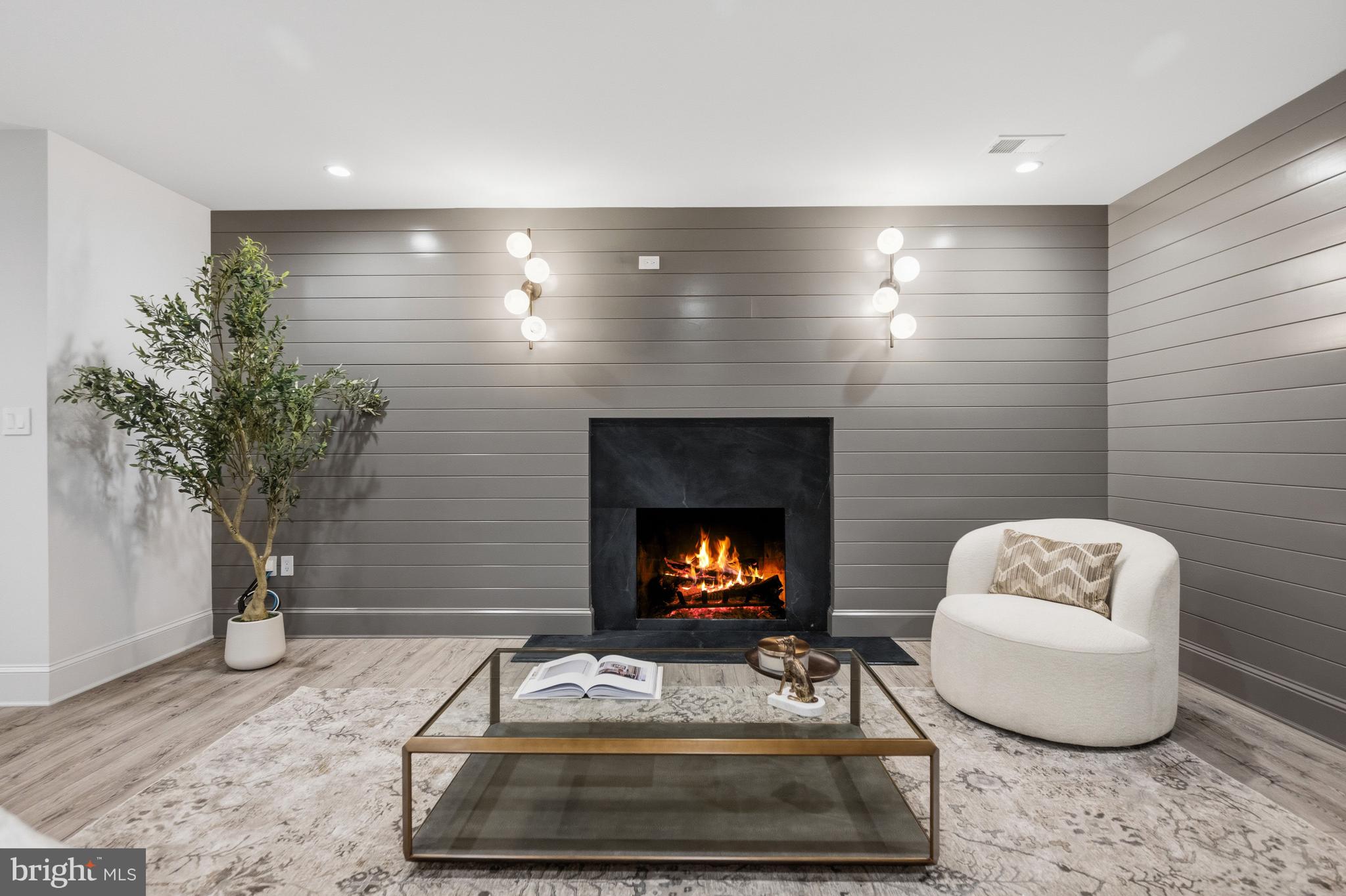 COUNTRY CLUB HILLS - Residential