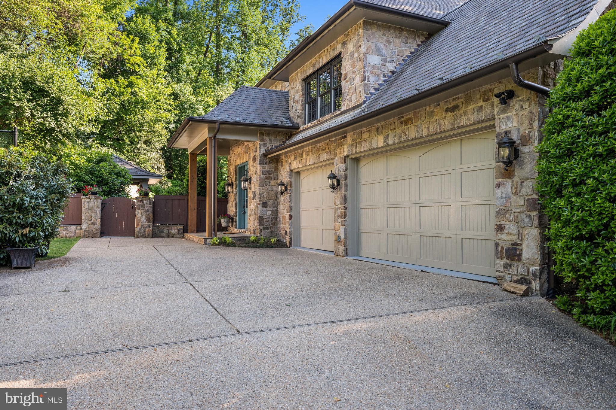 COUNTRY CLUB HILLS - Residential