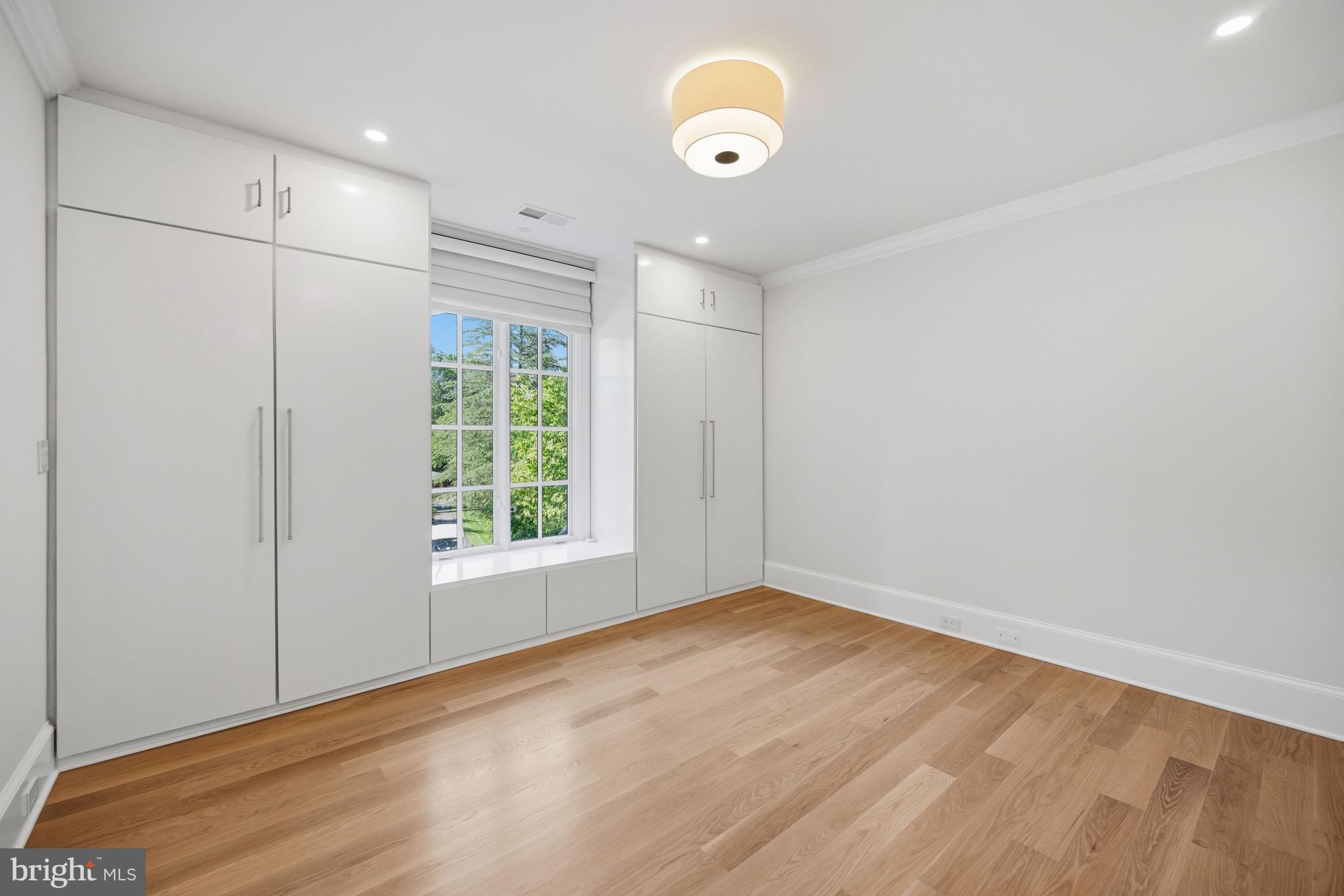 COUNTRY CLUB HILLS - Residential