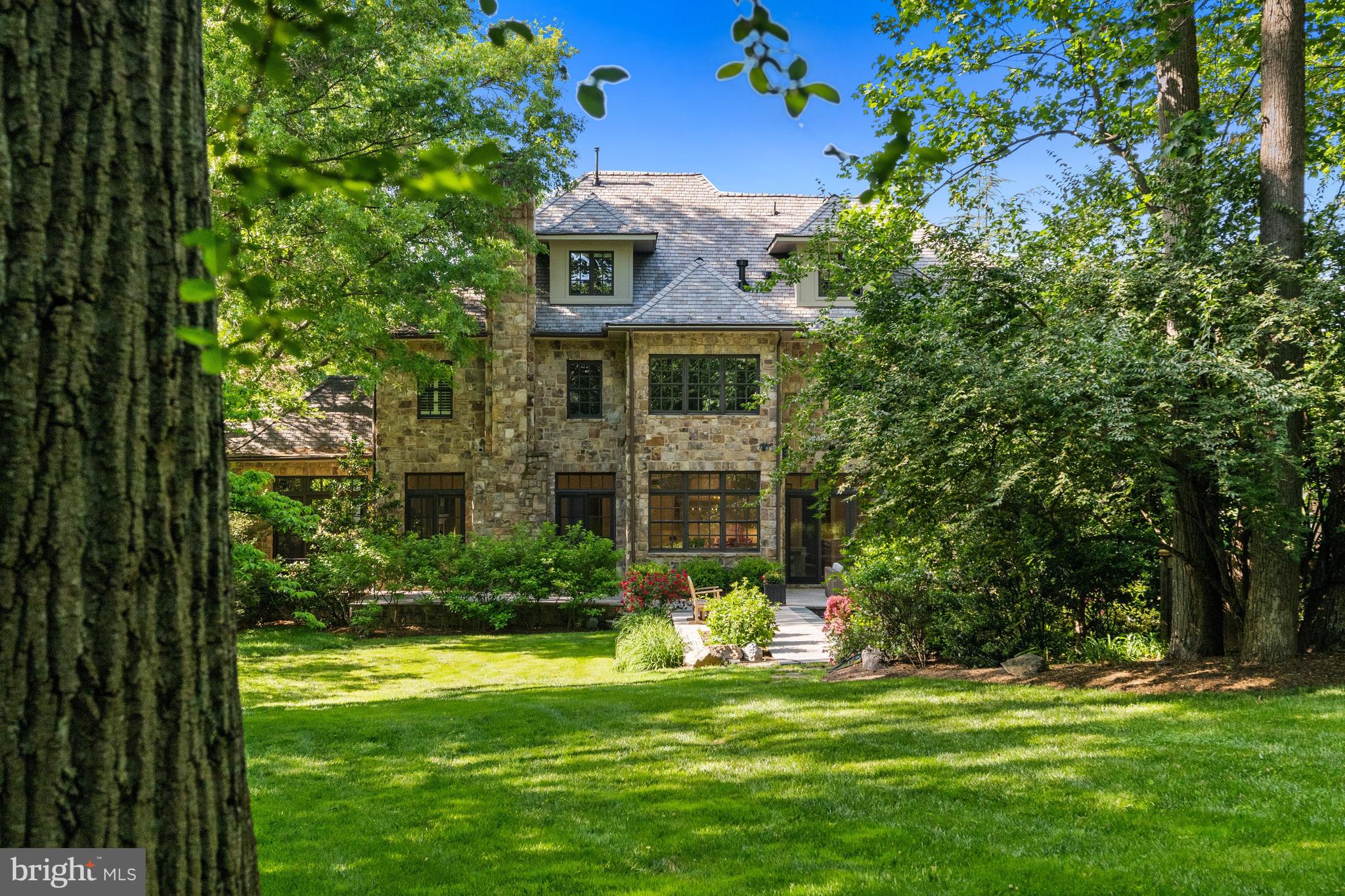 COUNTRY CLUB HILLS - Residential