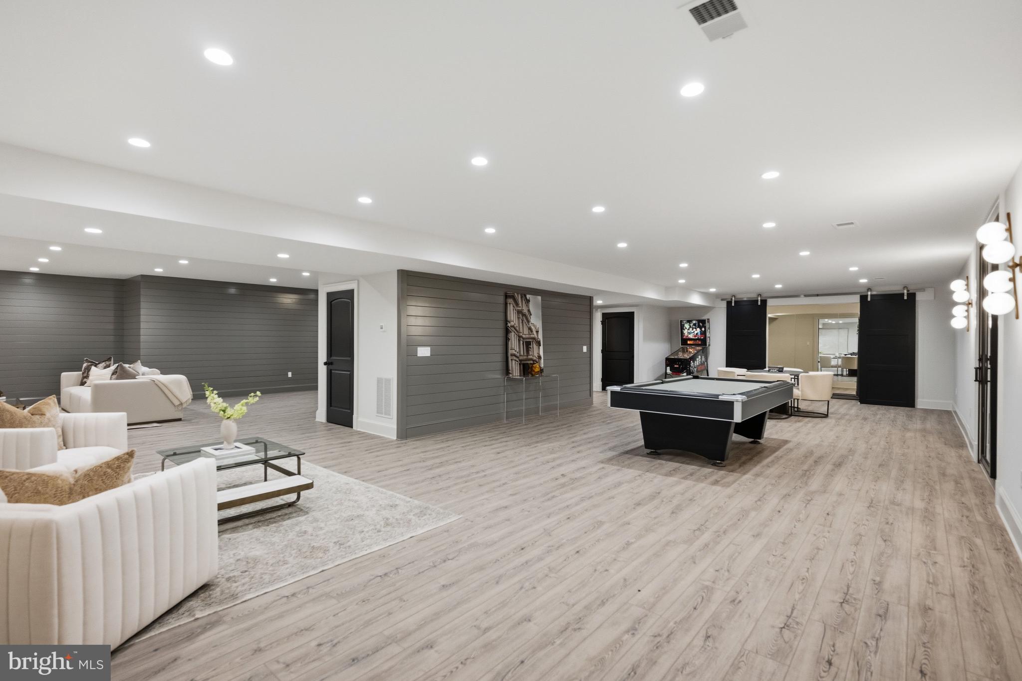 COUNTRY CLUB HILLS - Residential