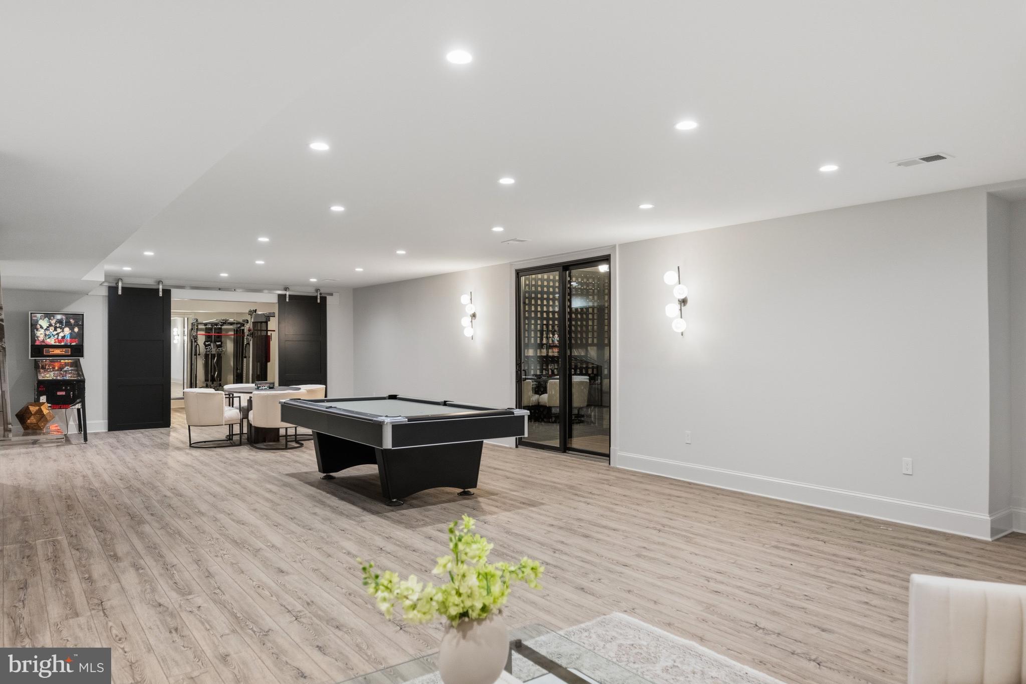 COUNTRY CLUB HILLS - Residential