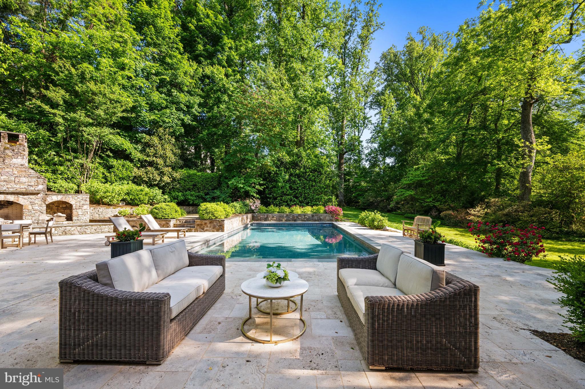 COUNTRY CLUB HILLS - Residential