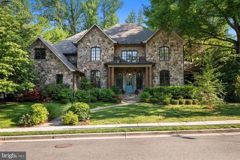 Photo of 4614 36th Street N, ARLINGTON, VA 22207 (MLS # VAAR2072924)