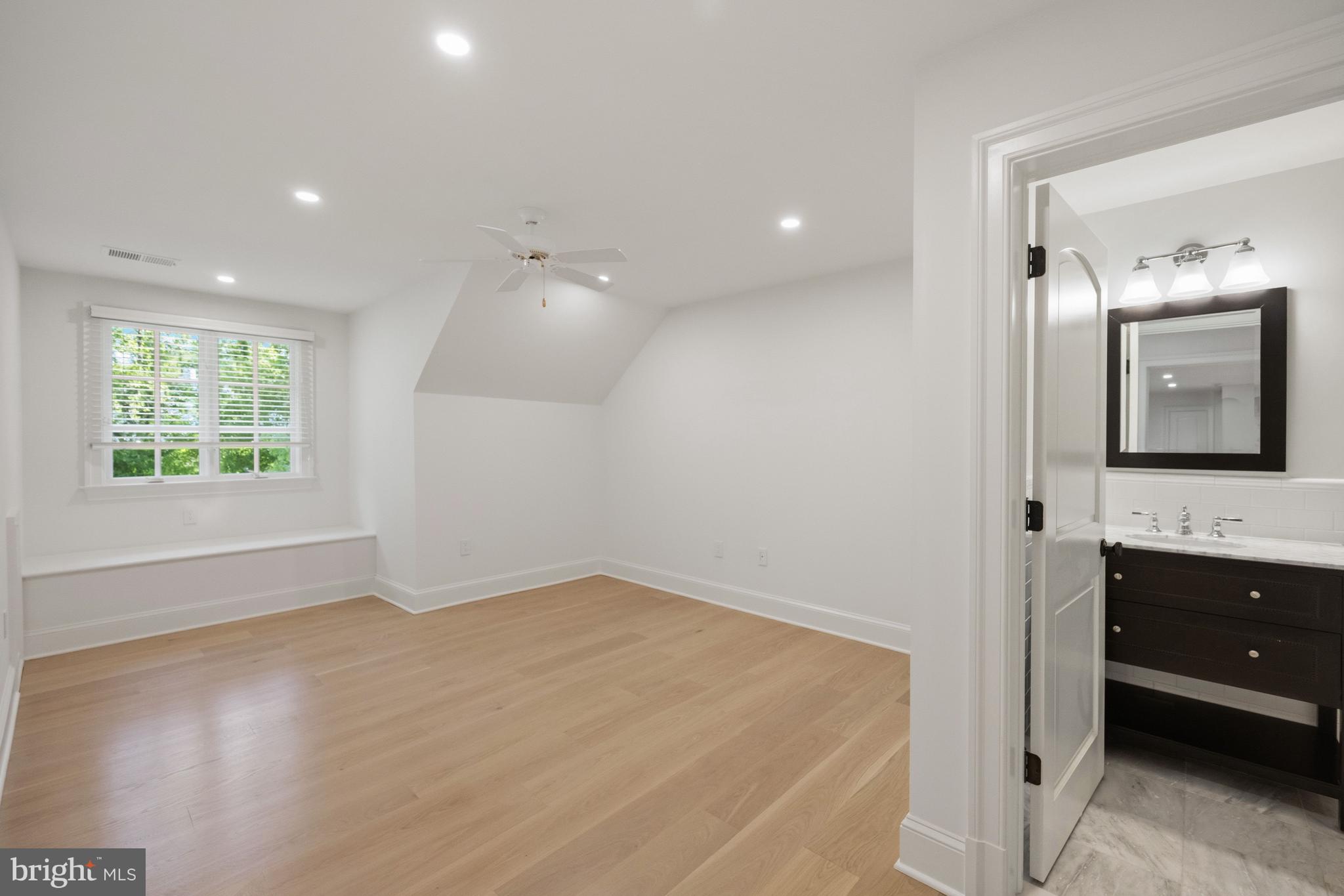 COUNTRY CLUB HILLS - Residential