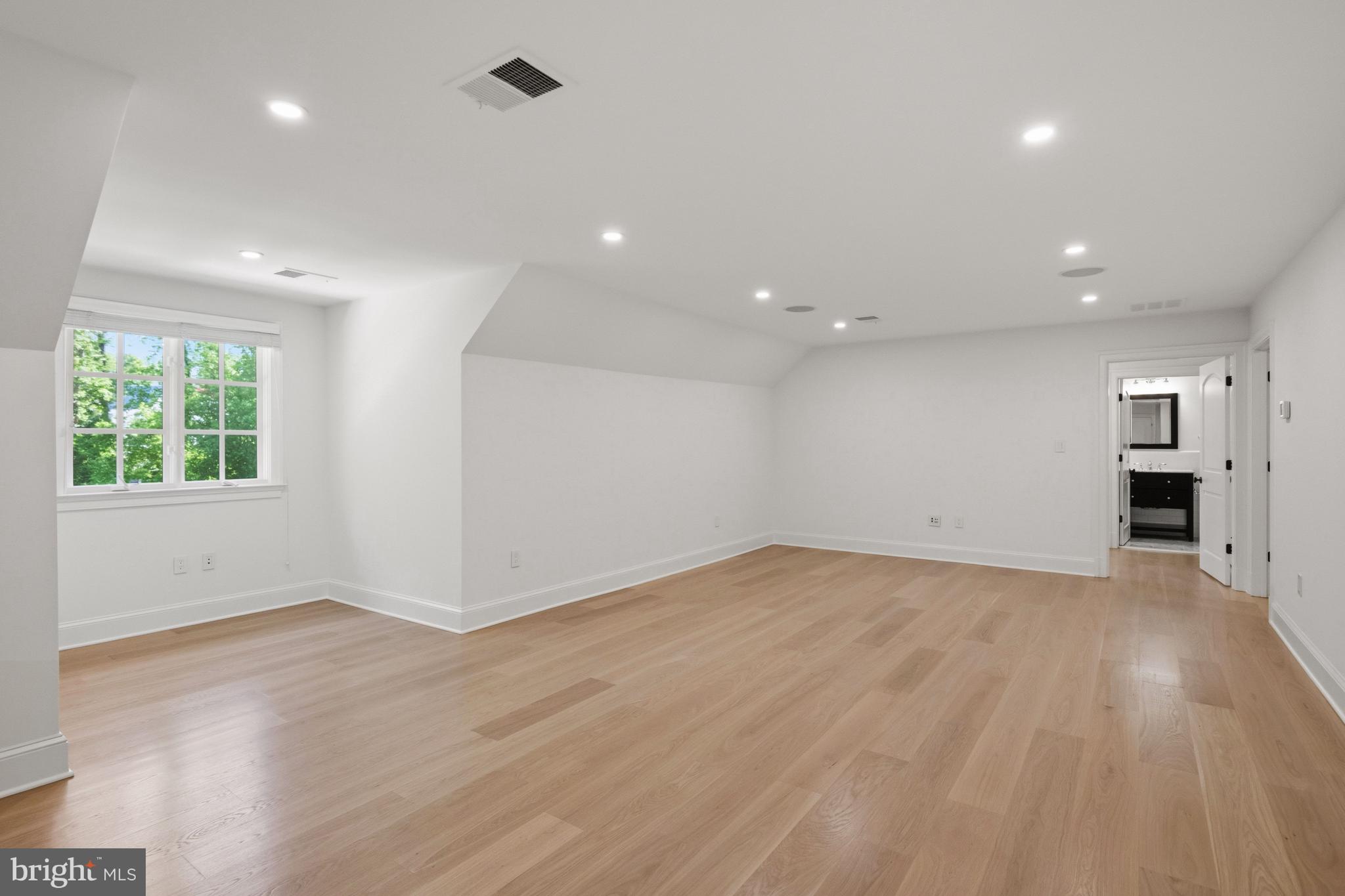COUNTRY CLUB HILLS - Residential