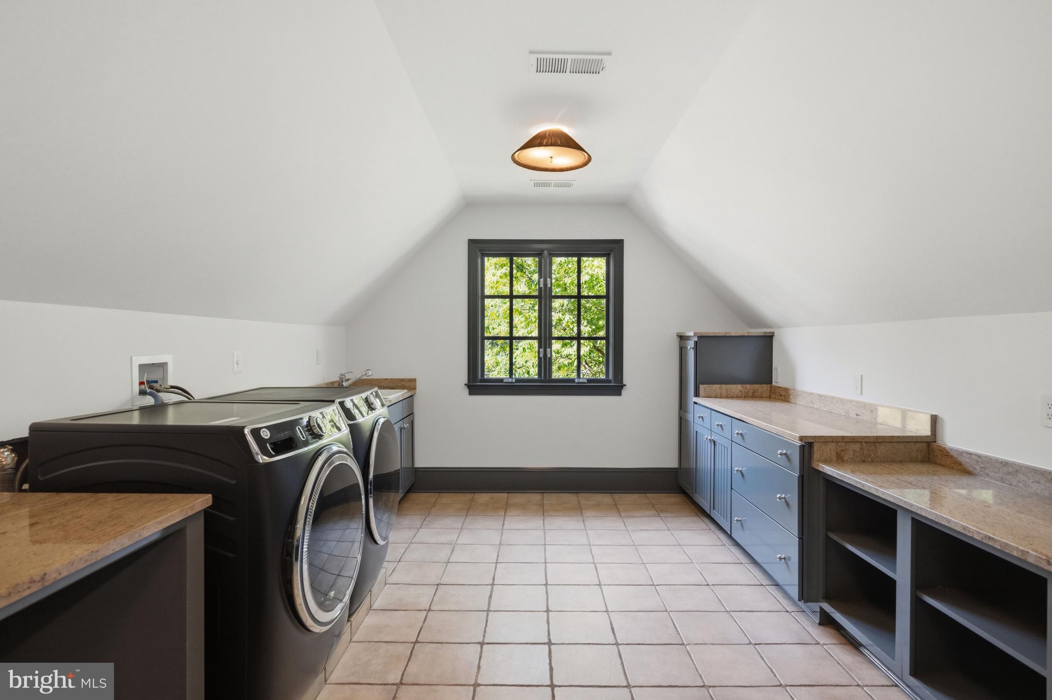 COUNTRY CLUB HILLS - Residential