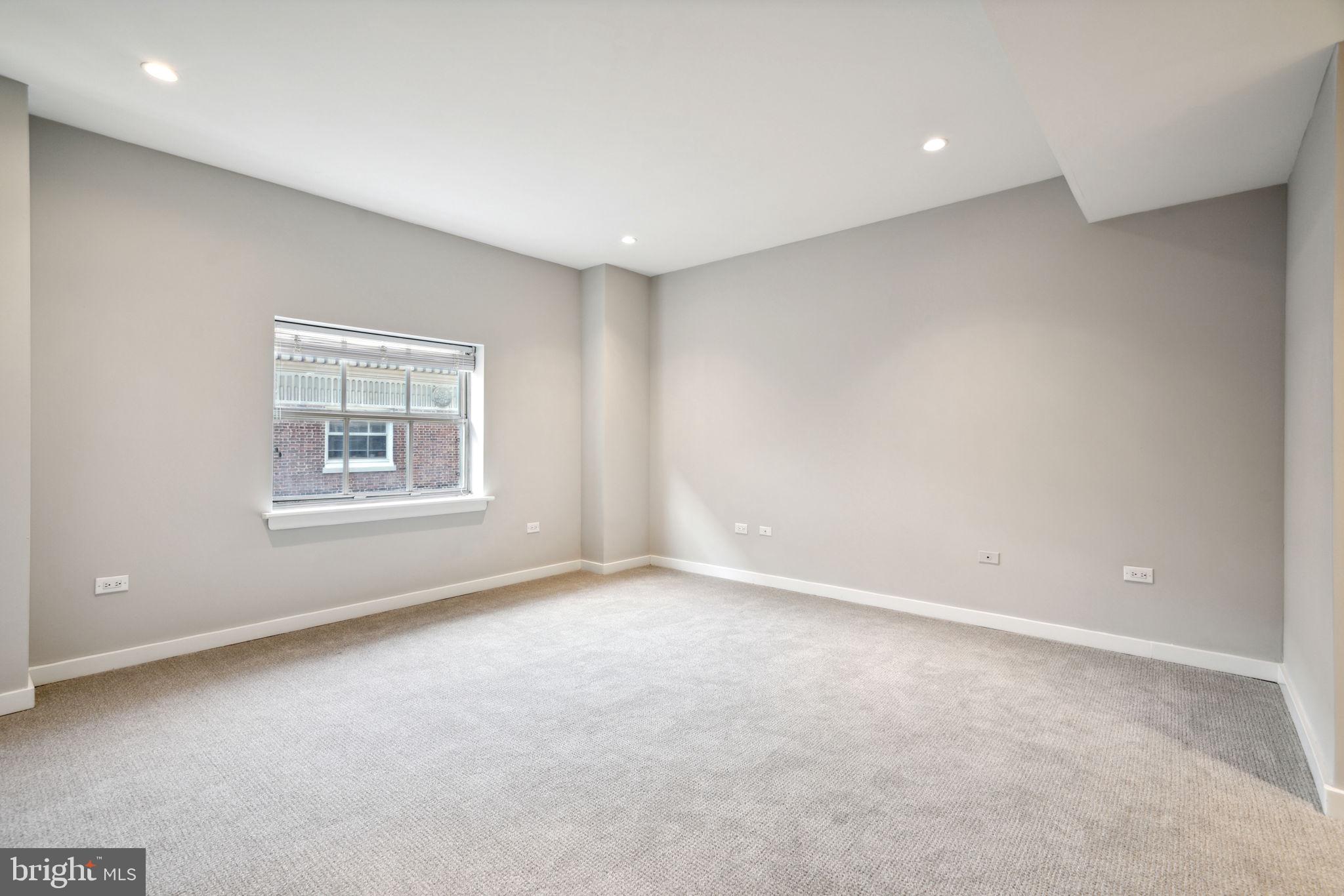 WASHINGTON SQ - Residential Lease