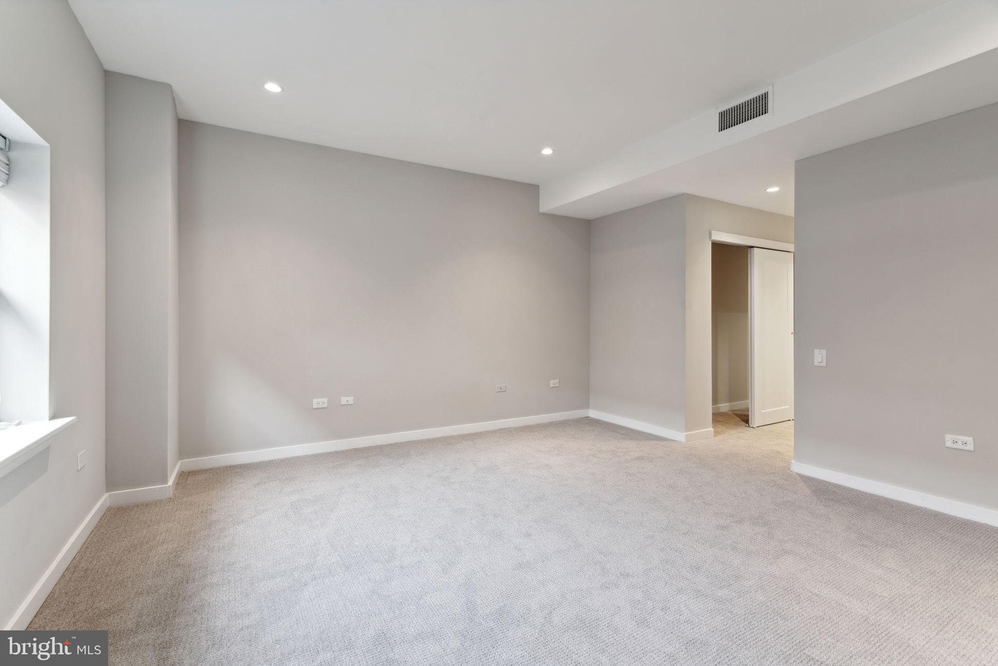 WASHINGTON SQ - Residential Lease