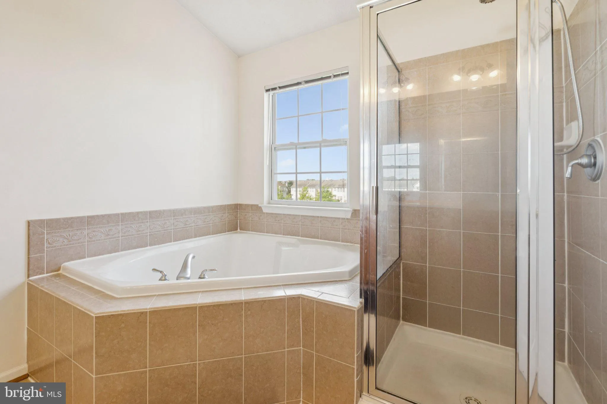 Middle River, Maryland 21220, United States, 3 Bedrooms Bedrooms, ,3 BathroomsBathrooms,Residential,Active,201050