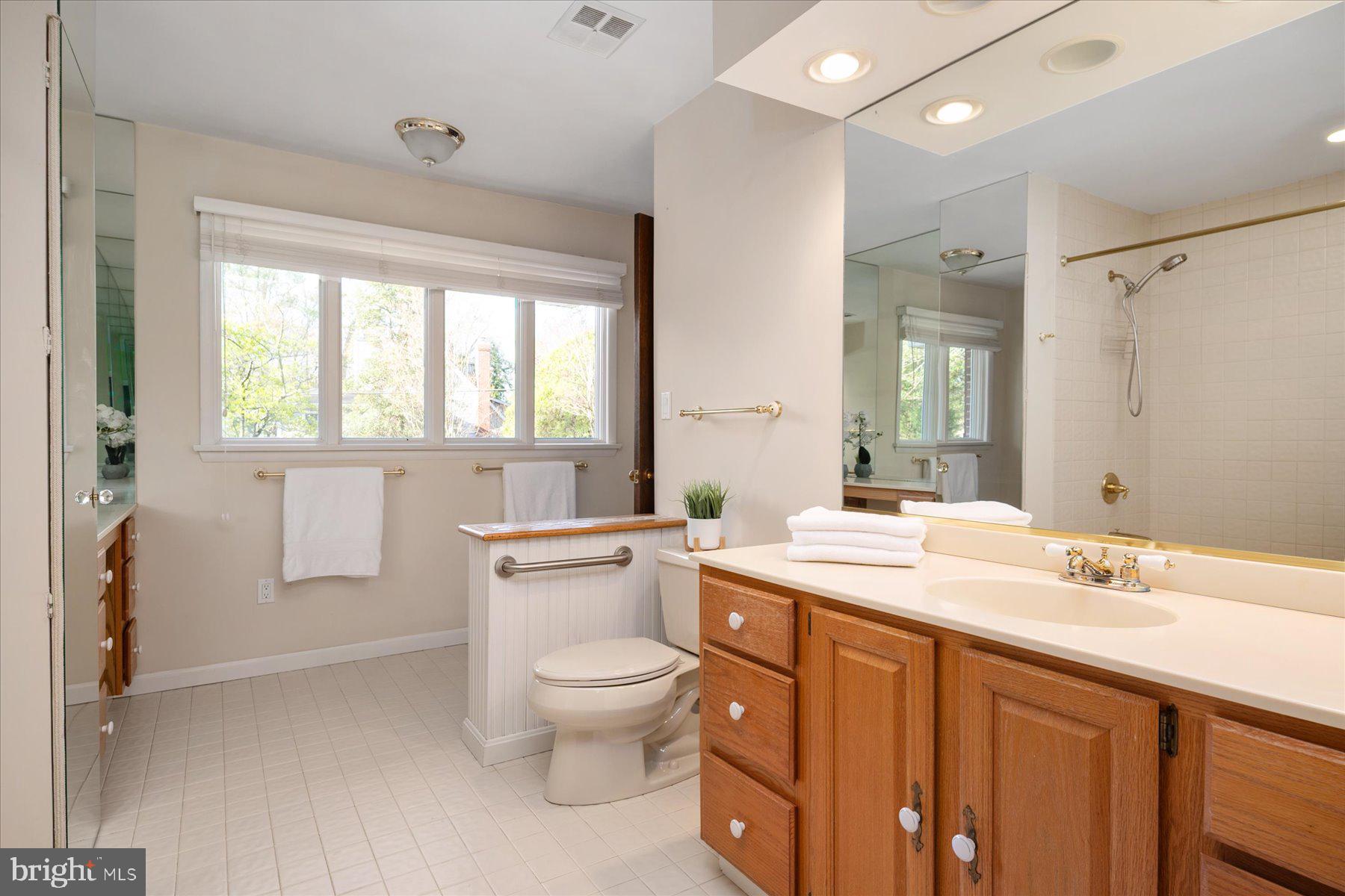 EDGEWATER BEACH - Residential