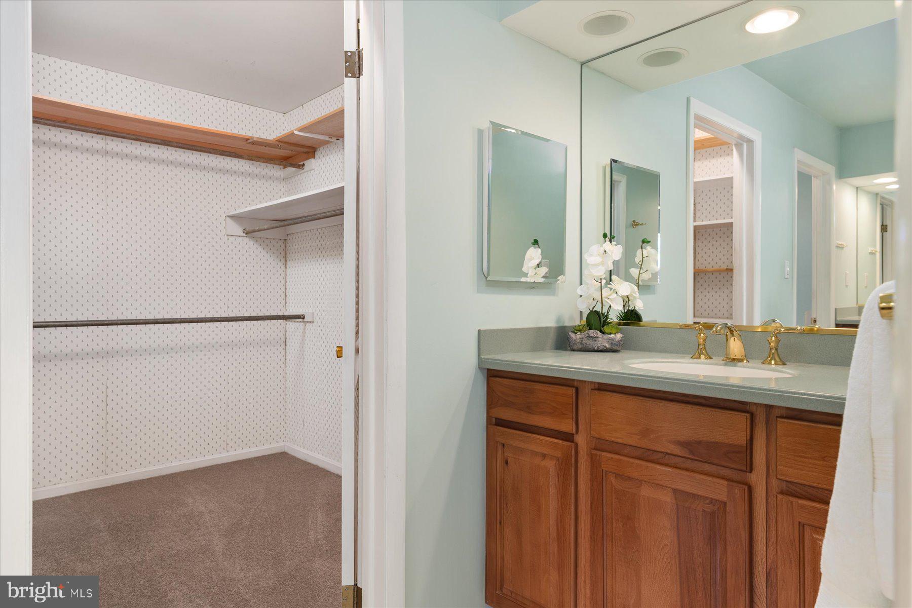 EDGEWATER BEACH - Residential