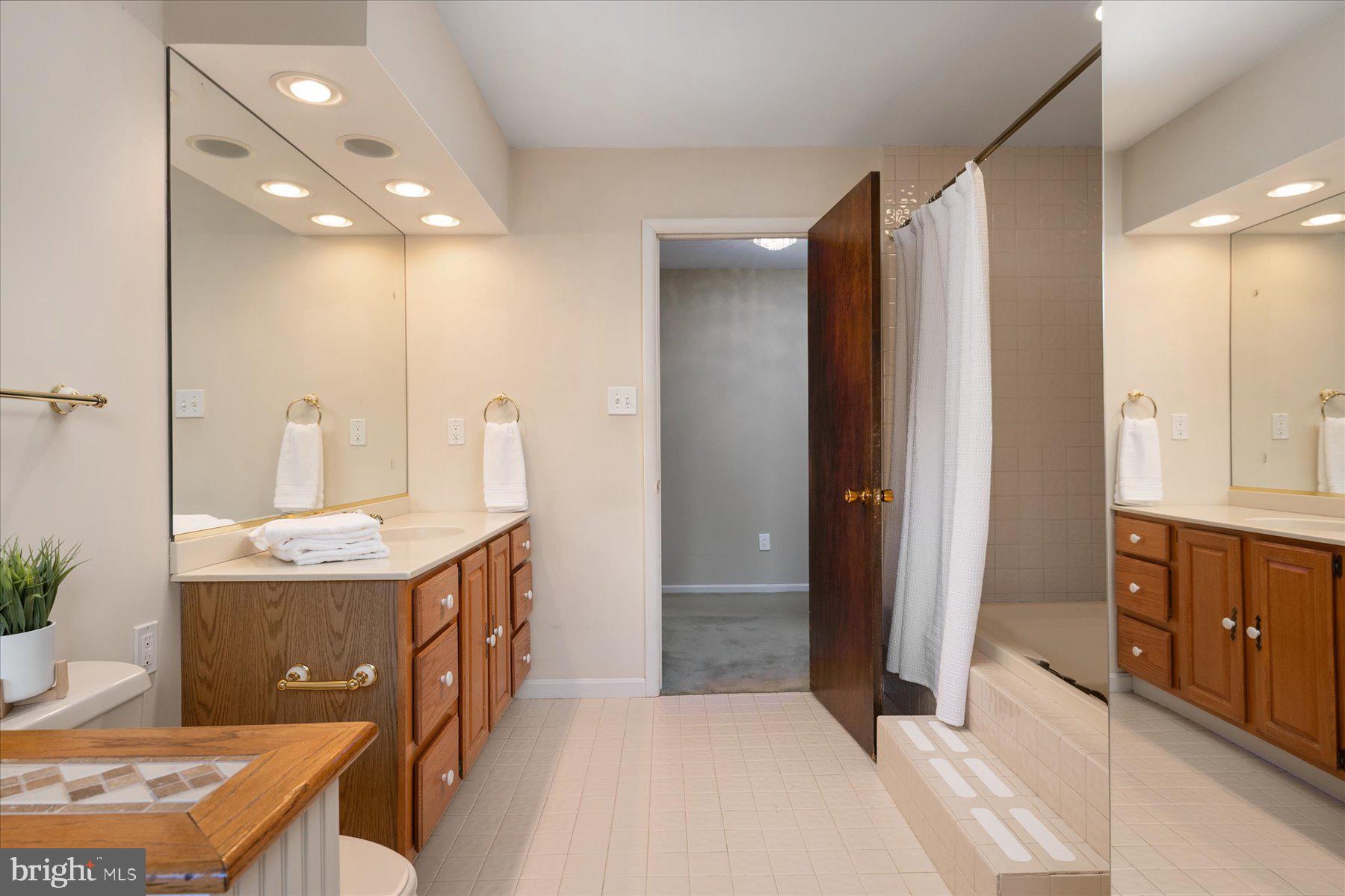 EDGEWATER BEACH - Residential