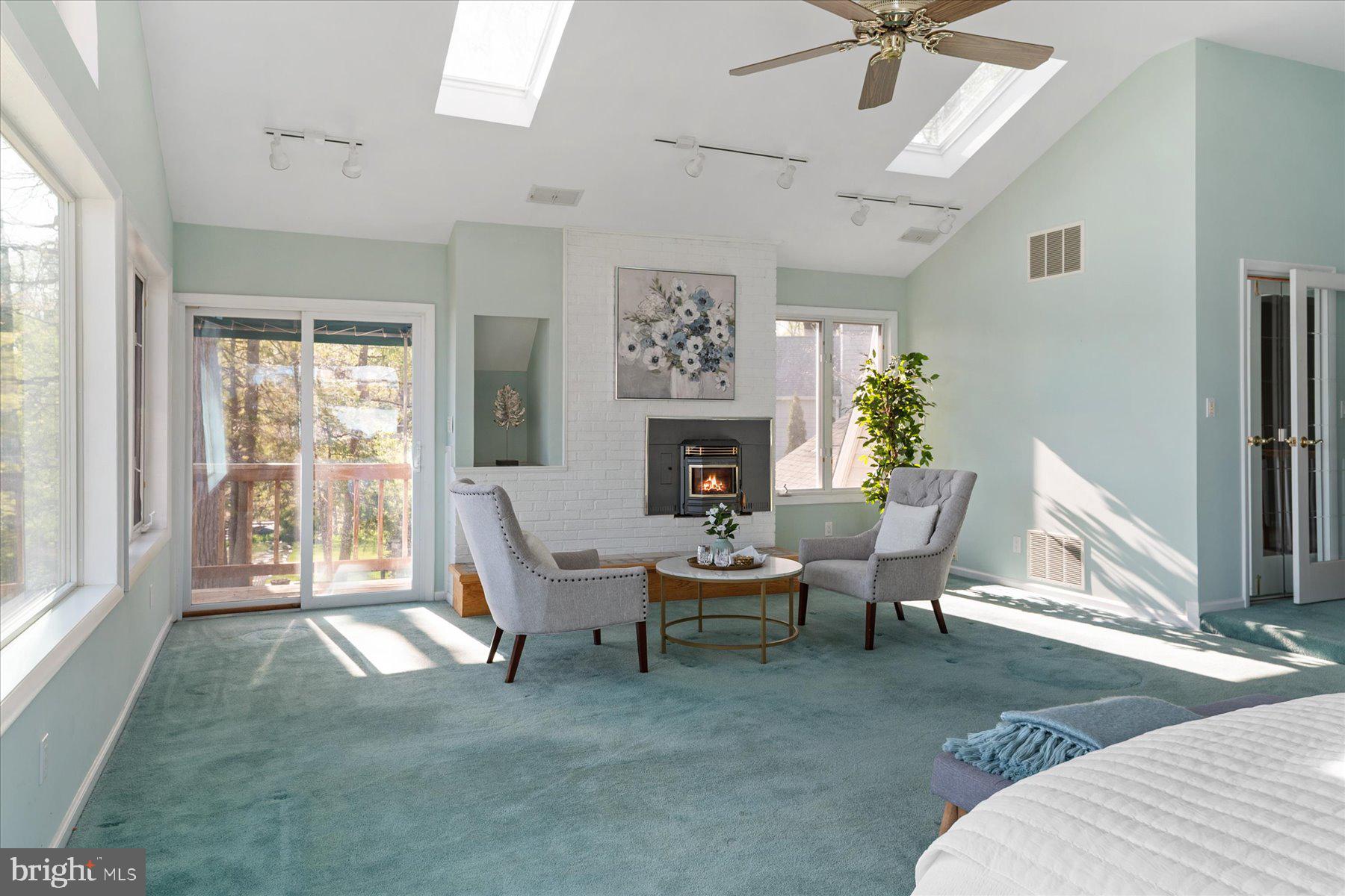 EDGEWATER BEACH - Residential