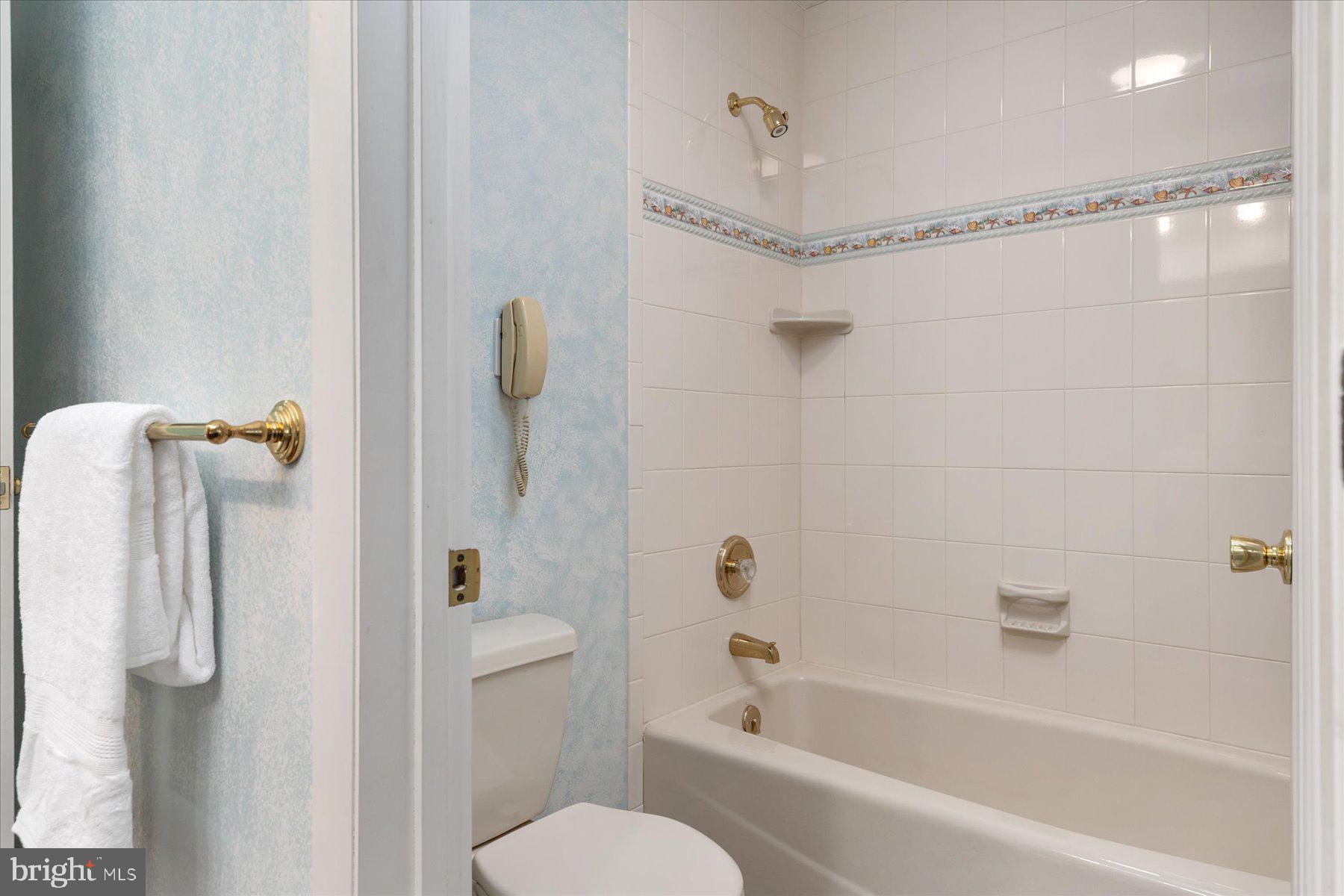 EDGEWATER BEACH - Residential