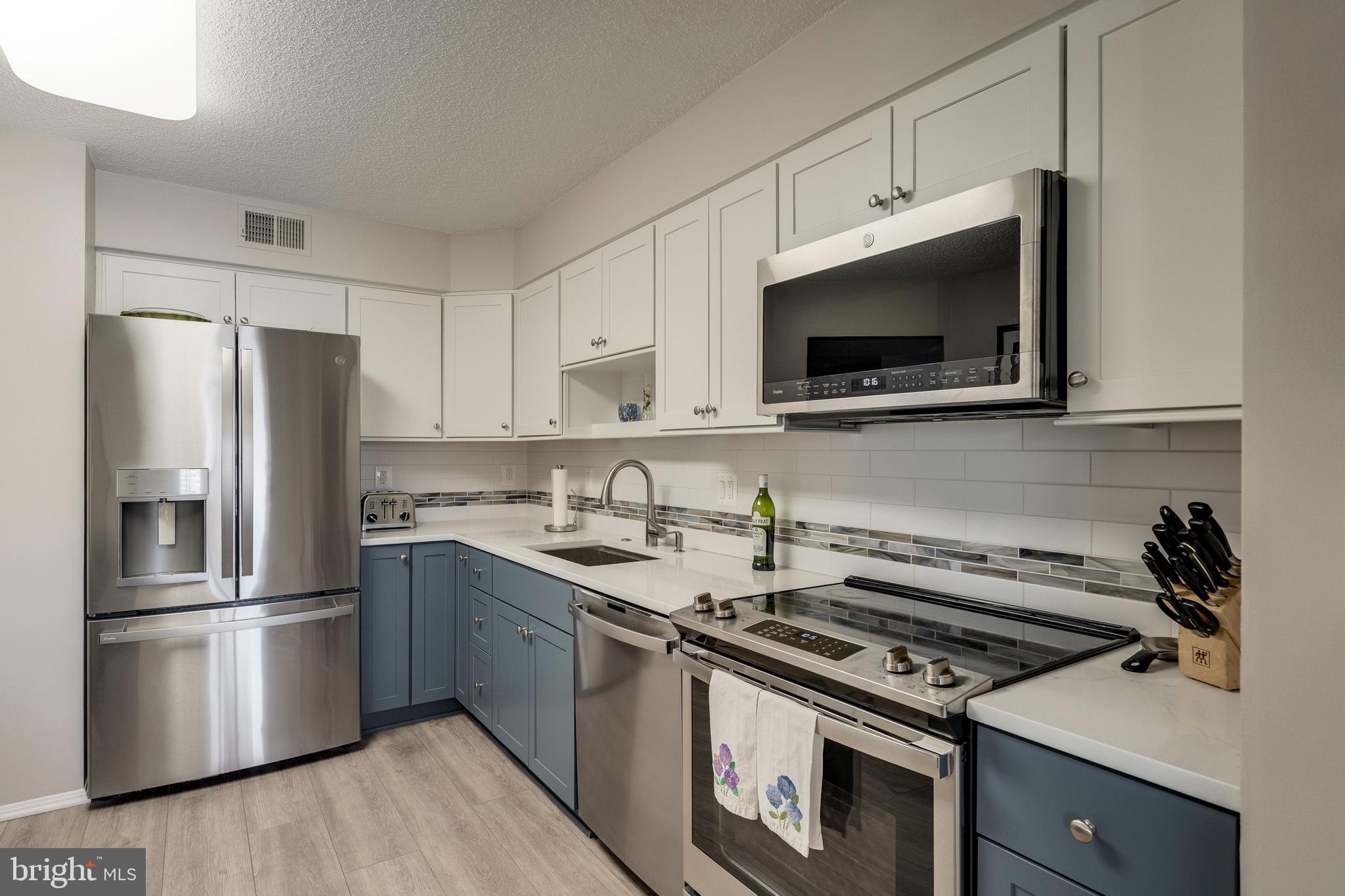 LEISURE WORLD - Residential