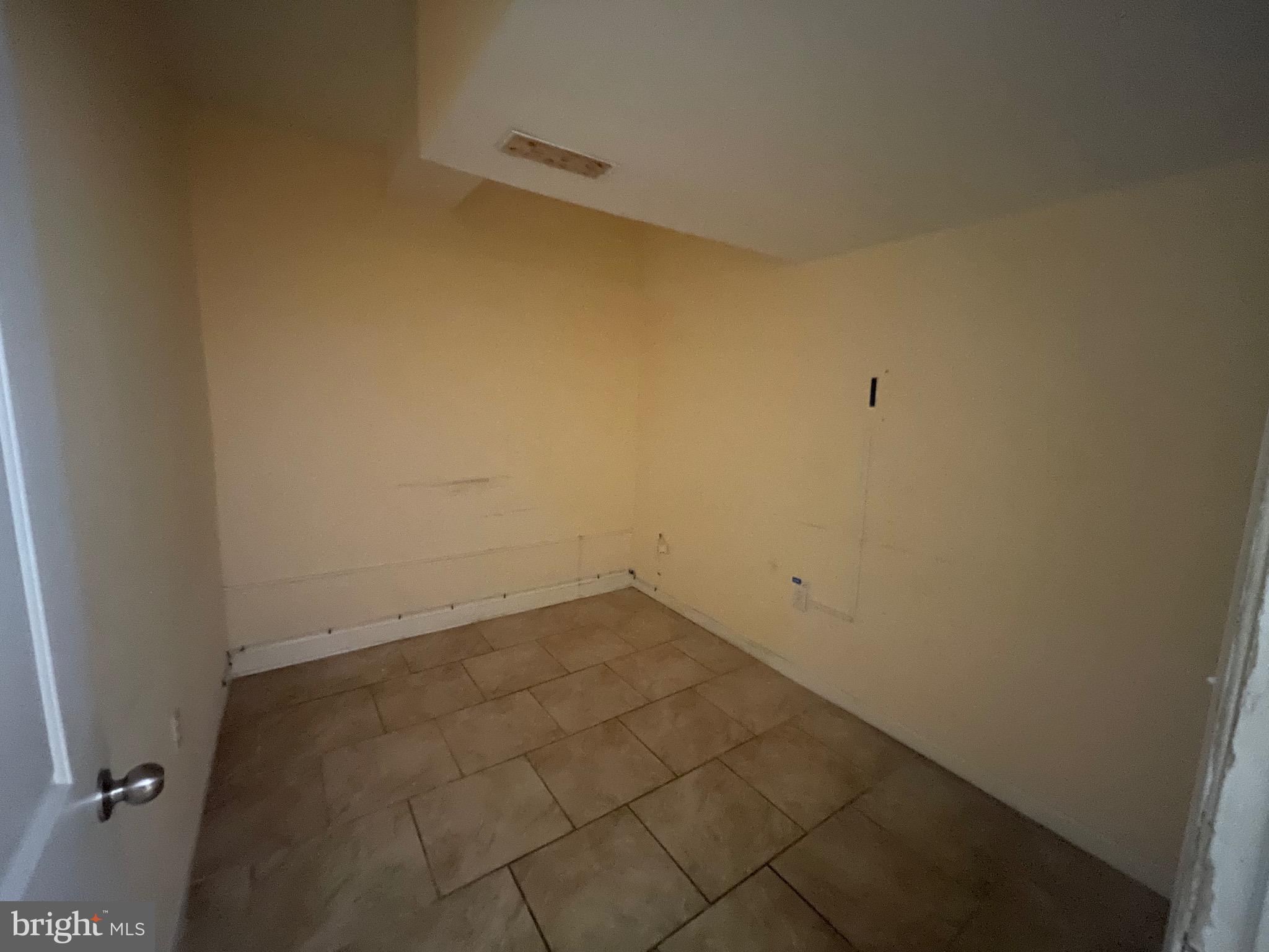 PHILADELPHIA (NORTH) - Commercial Sale