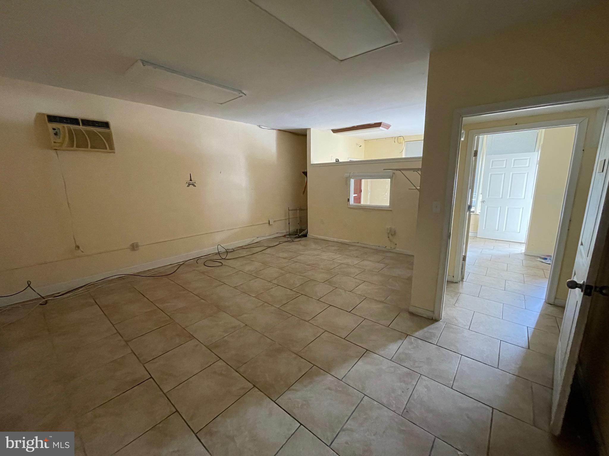 PHILADELPHIA (NORTH) - Commercial Sale