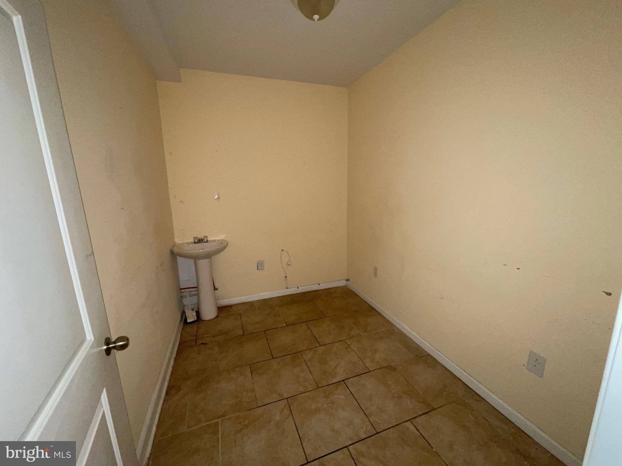 PHILADELPHIA (NORTH) - Commercial Sale