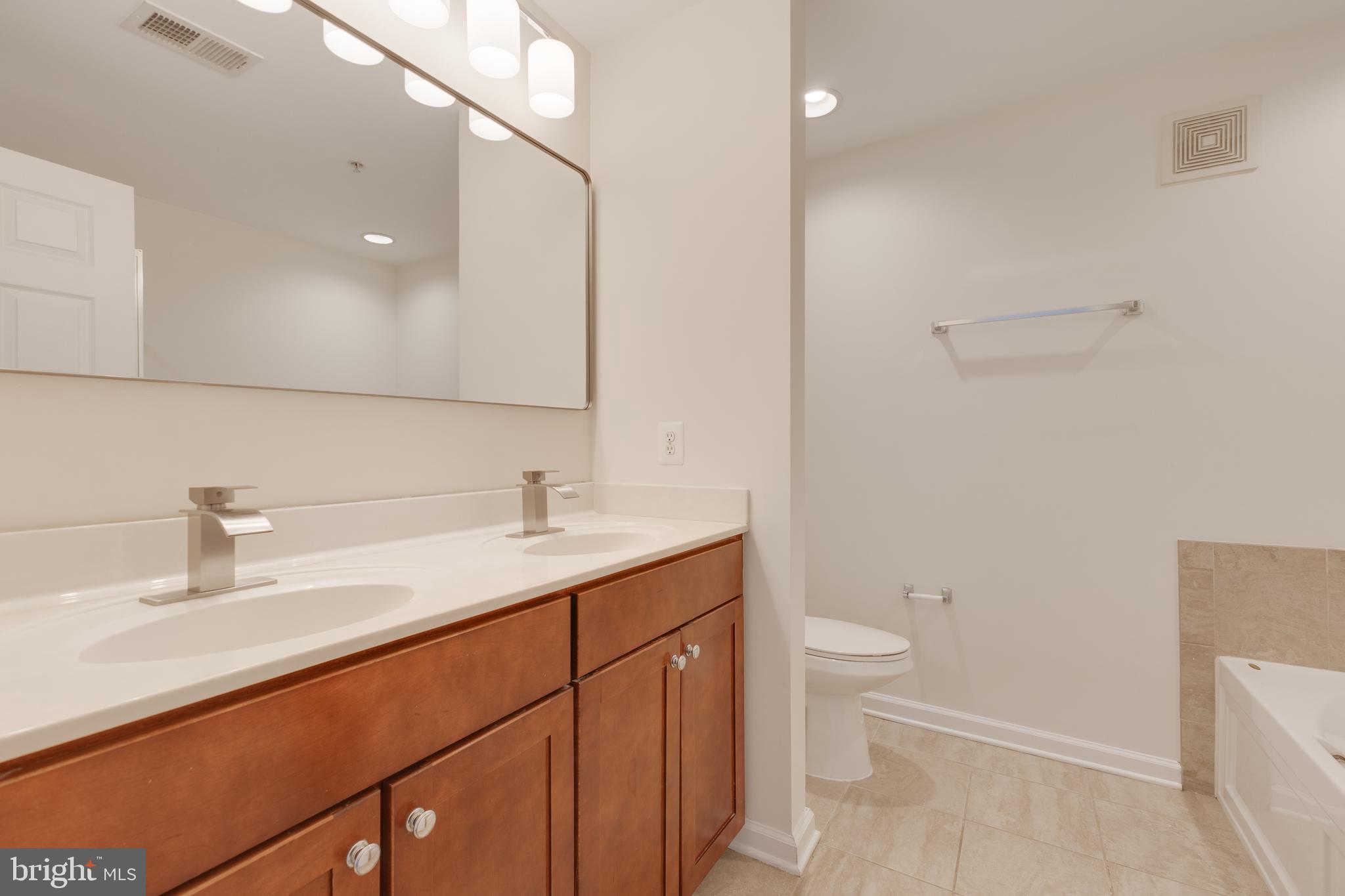 MARKET CENTER CONDOMINIUM - Residential